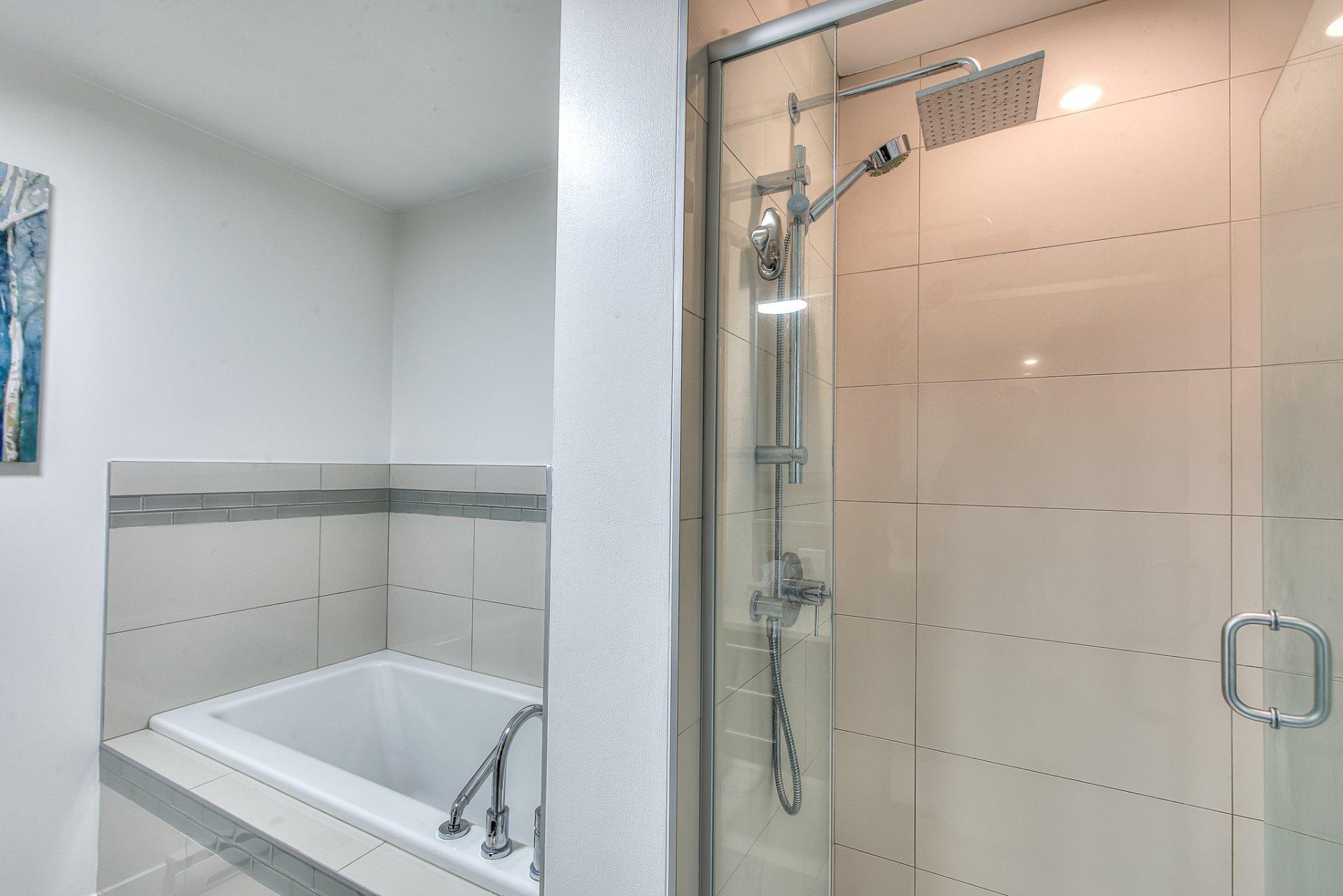 









3499


Av. Jacques-Bureau

, 104,
Laval (Chomedey),




QC
H7P0J8

