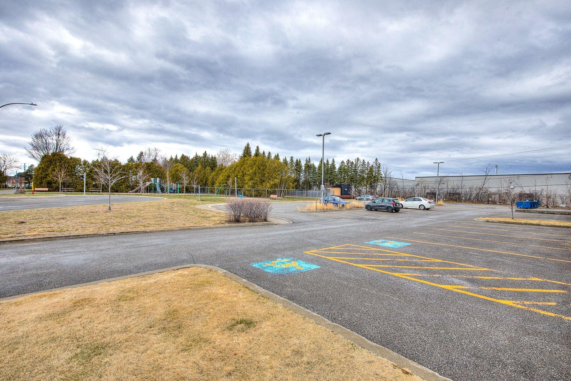 









3499


Av. Jacques-Bureau

, 104,
Laval (Chomedey),




QC
H7P0J8


