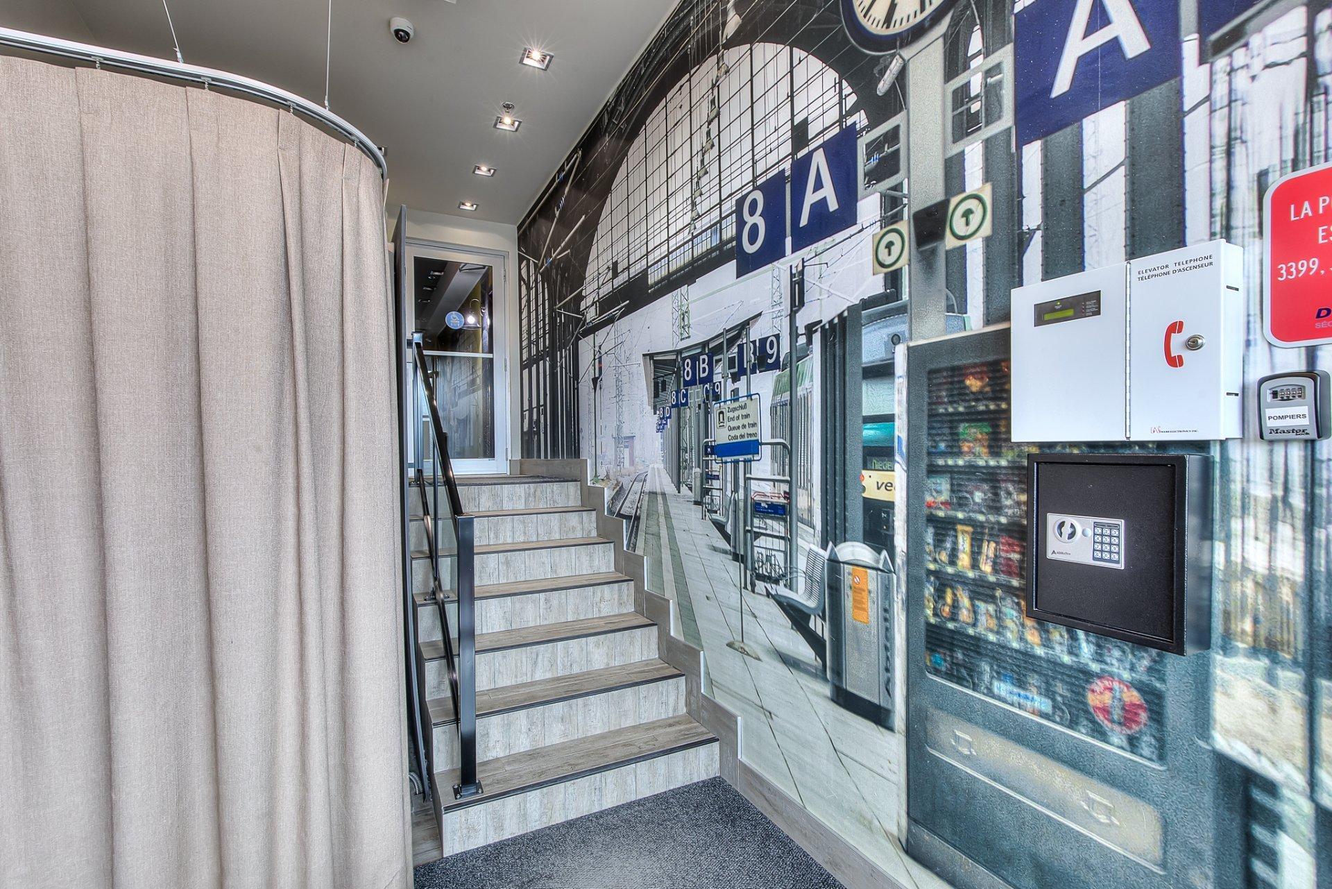 









3499


Av. Jacques-Bureau

, 104,
Laval (Chomedey),




QC
H7P0J8

