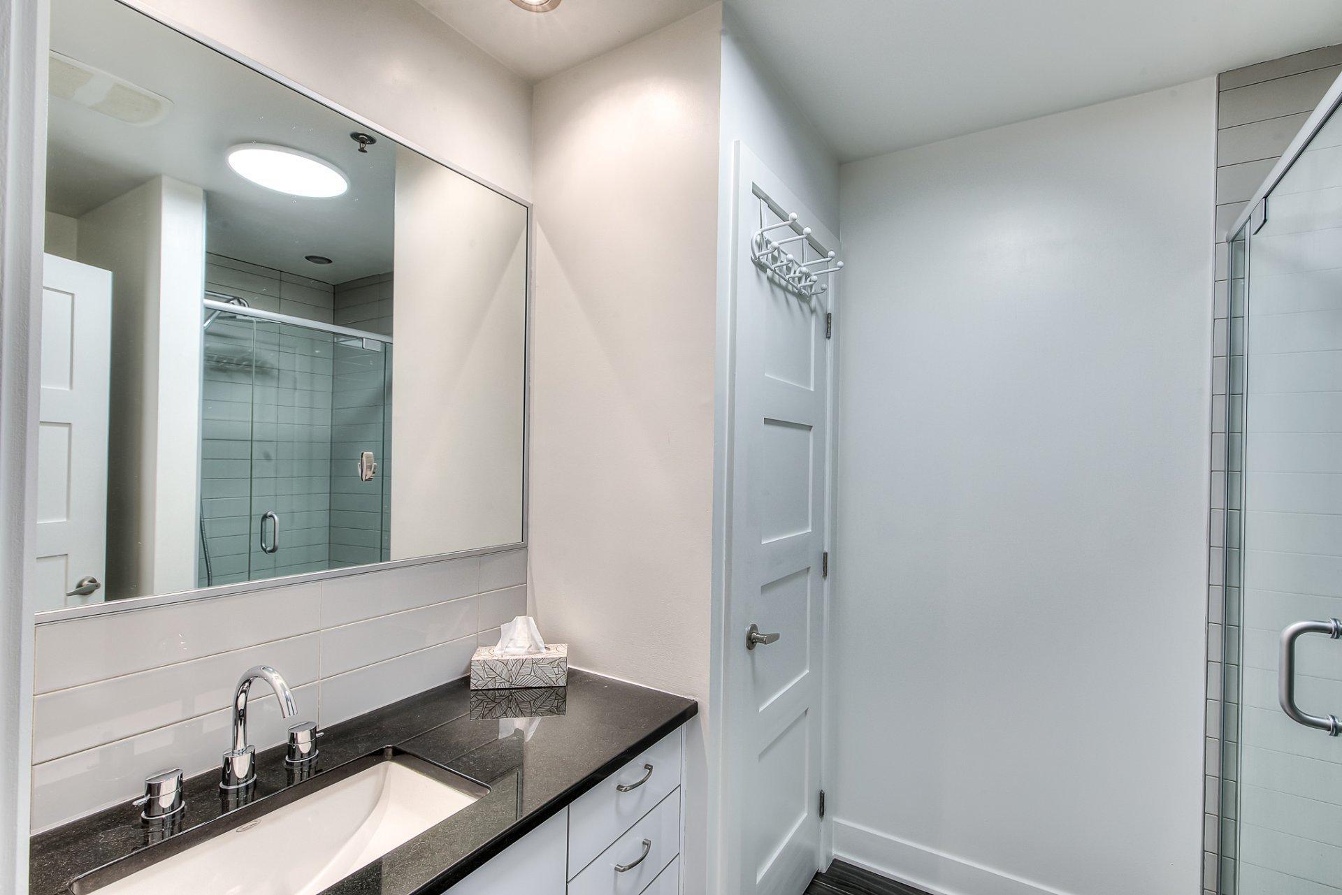 









3499


Av. Jacques-Bureau

, 104,
Laval (Chomedey),




QC
H7P0J8

