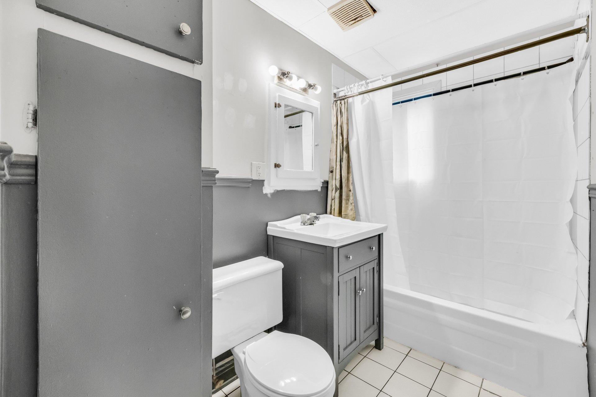









616

 - 618


Rue Moreau

,
Saint-Jérôme,




QC
J7Z1K1

