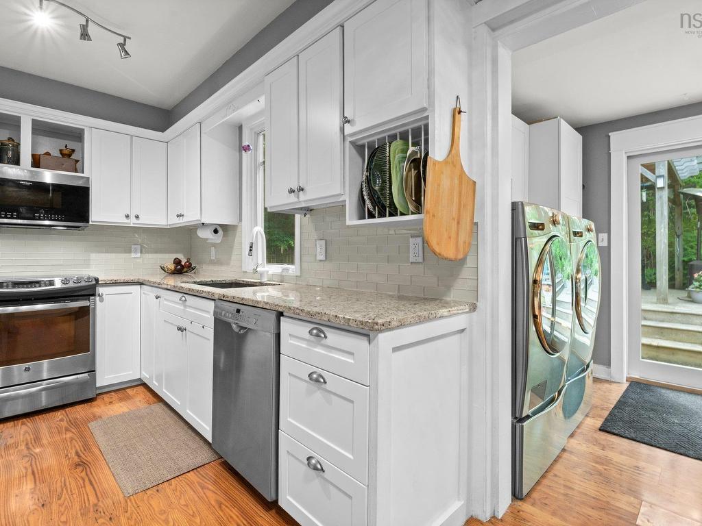 












111 Bayview Road

,
Halifax,




NS
B3M 1P1

