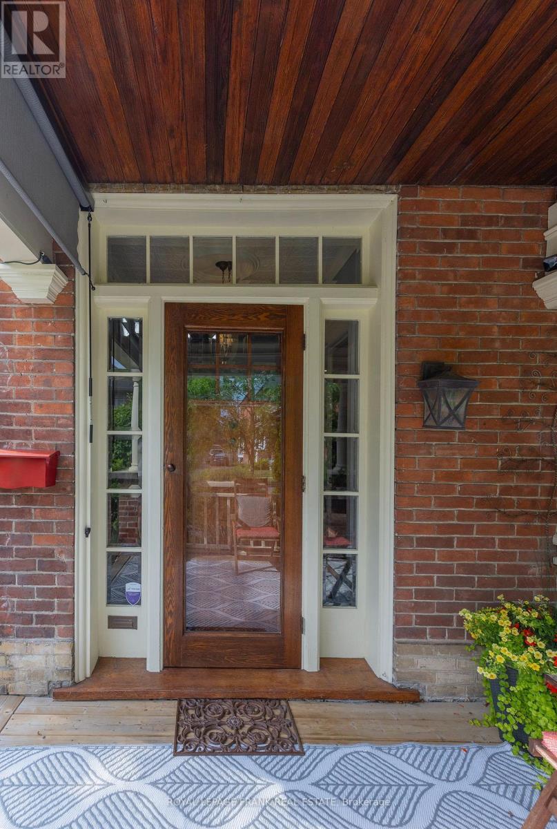 












454 WELLER STREET

,
Peterborough Central (Old West End),




Ontario
K9H2N6

