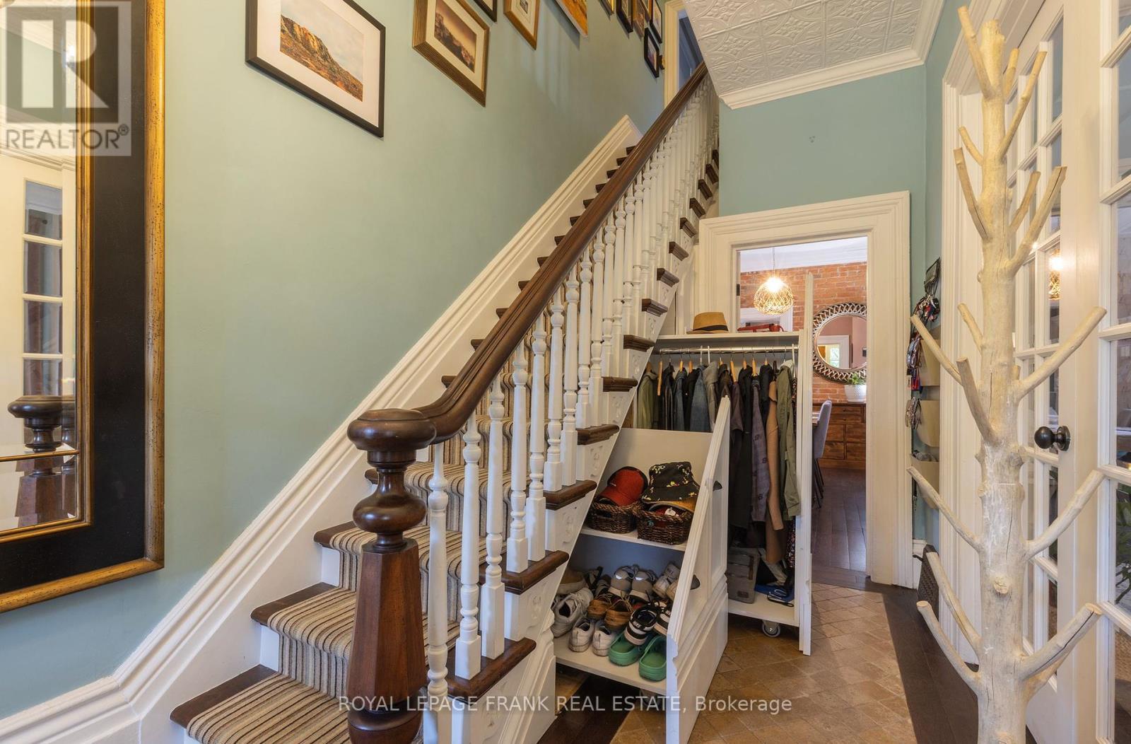 












454 WELLER STREET

,
Peterborough Central (Old West End),




Ontario
K9H2N6

