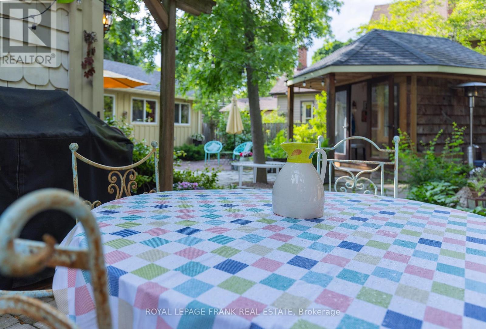 












454 WELLER STREET

,
Peterborough Central (Old West End),




Ontario
K9H2N6

