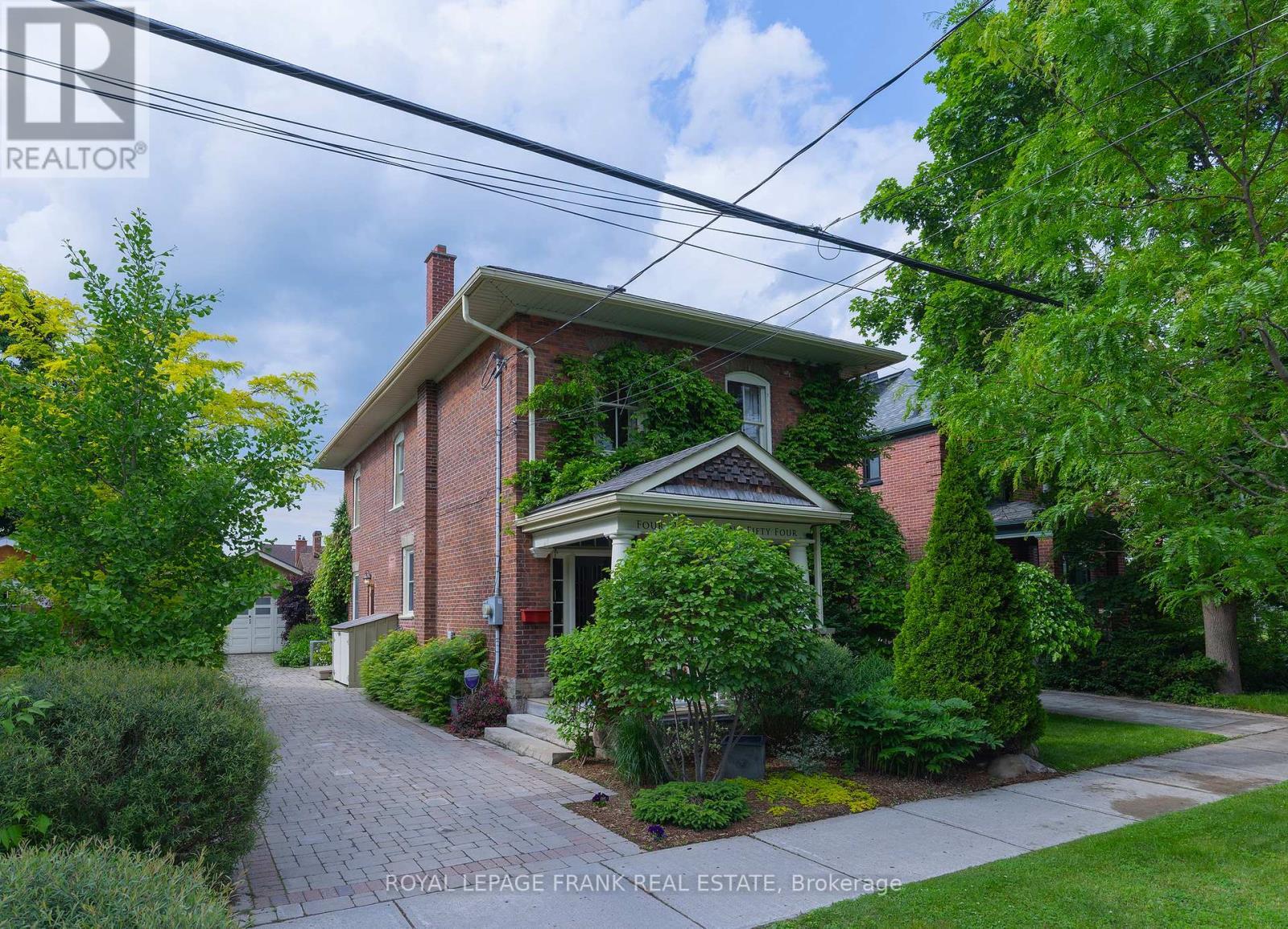 












454 WELLER STREET

,
Peterborough Central (Old West End),




Ontario
K9H2N6

