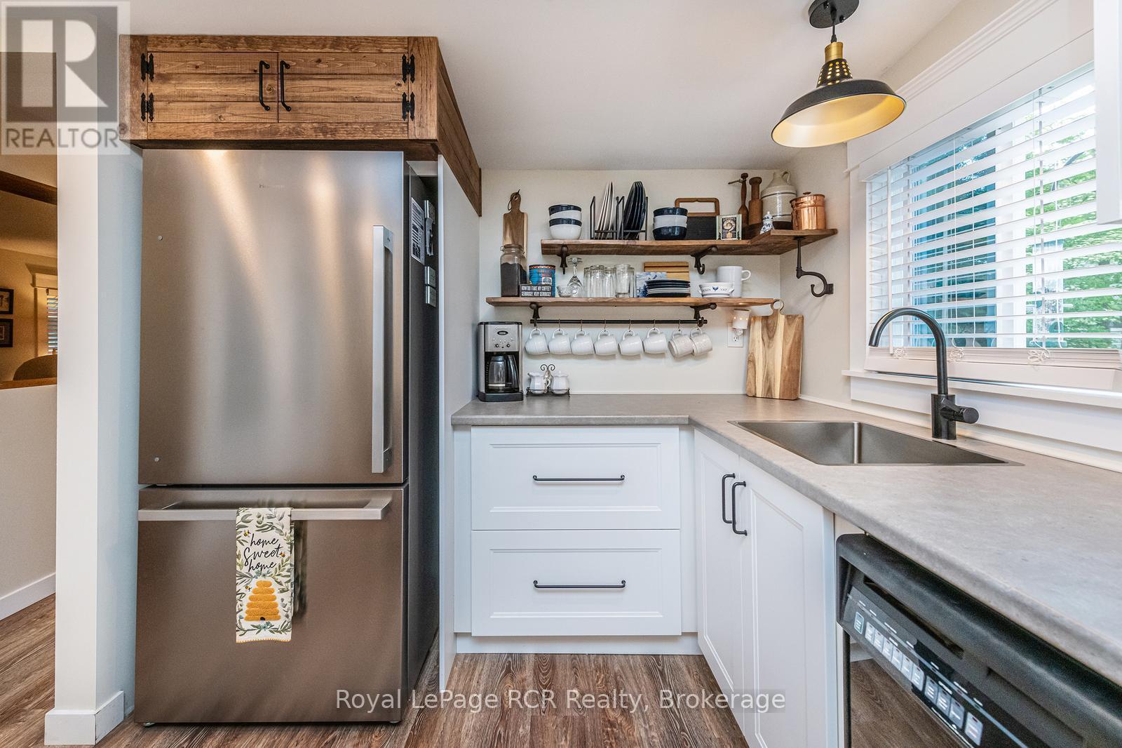 












432 PINE PASS

,
Centre Wellington (Fergus),




Ontario
N1M2W5

