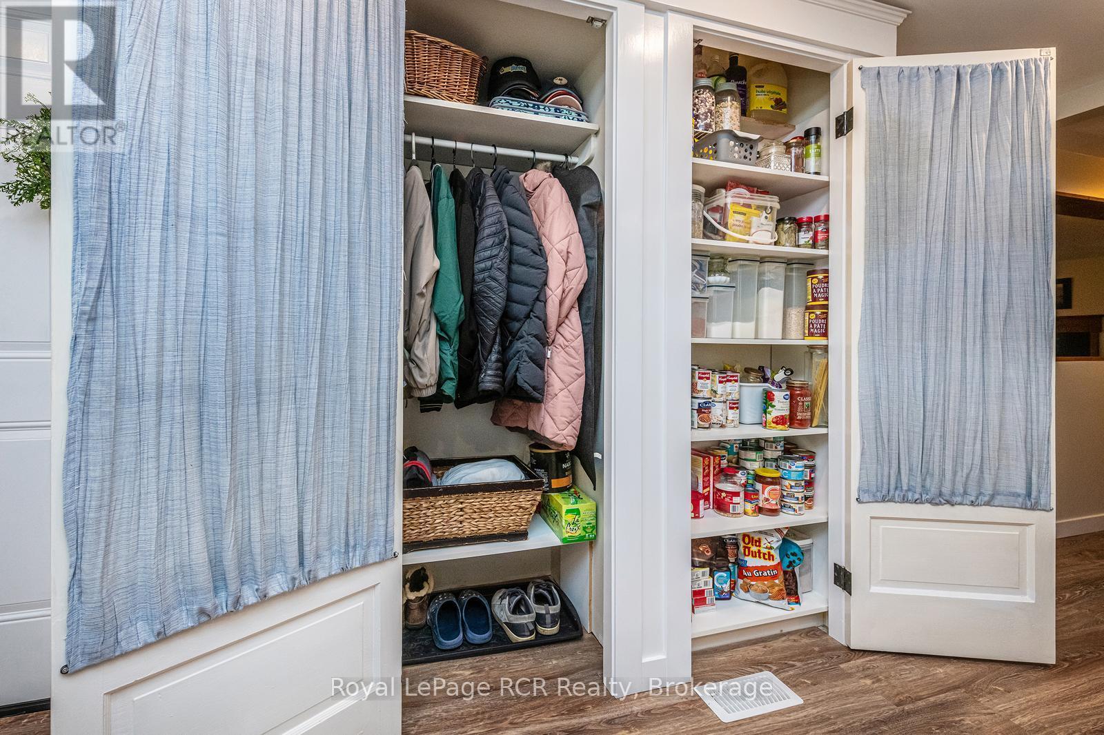












432 PINE PASS

,
Centre Wellington (Fergus),




Ontario
N1M2W5

