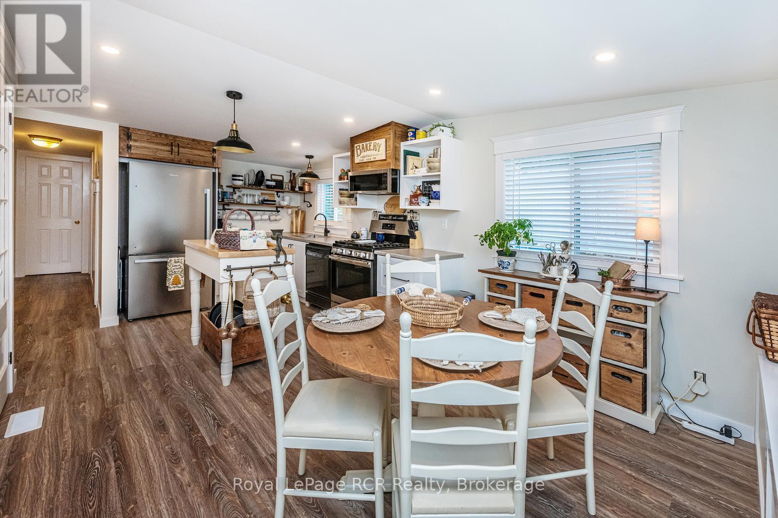 












432 PINE PASS

,
Centre Wellington (Fergus),




Ontario
N1M2W5

