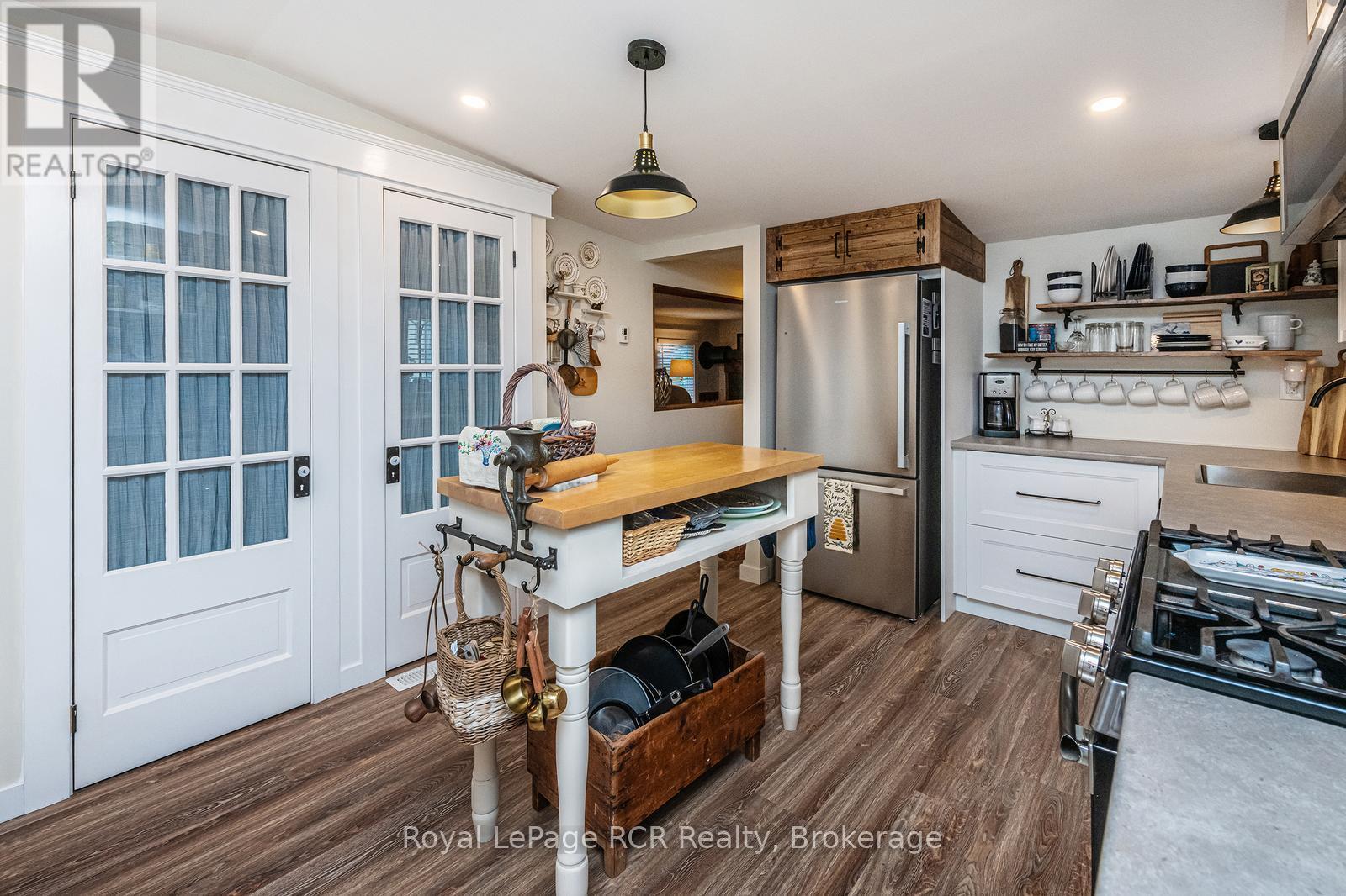 












432 PINE PASS

,
Centre Wellington (Fergus),




Ontario
N1M2W5

