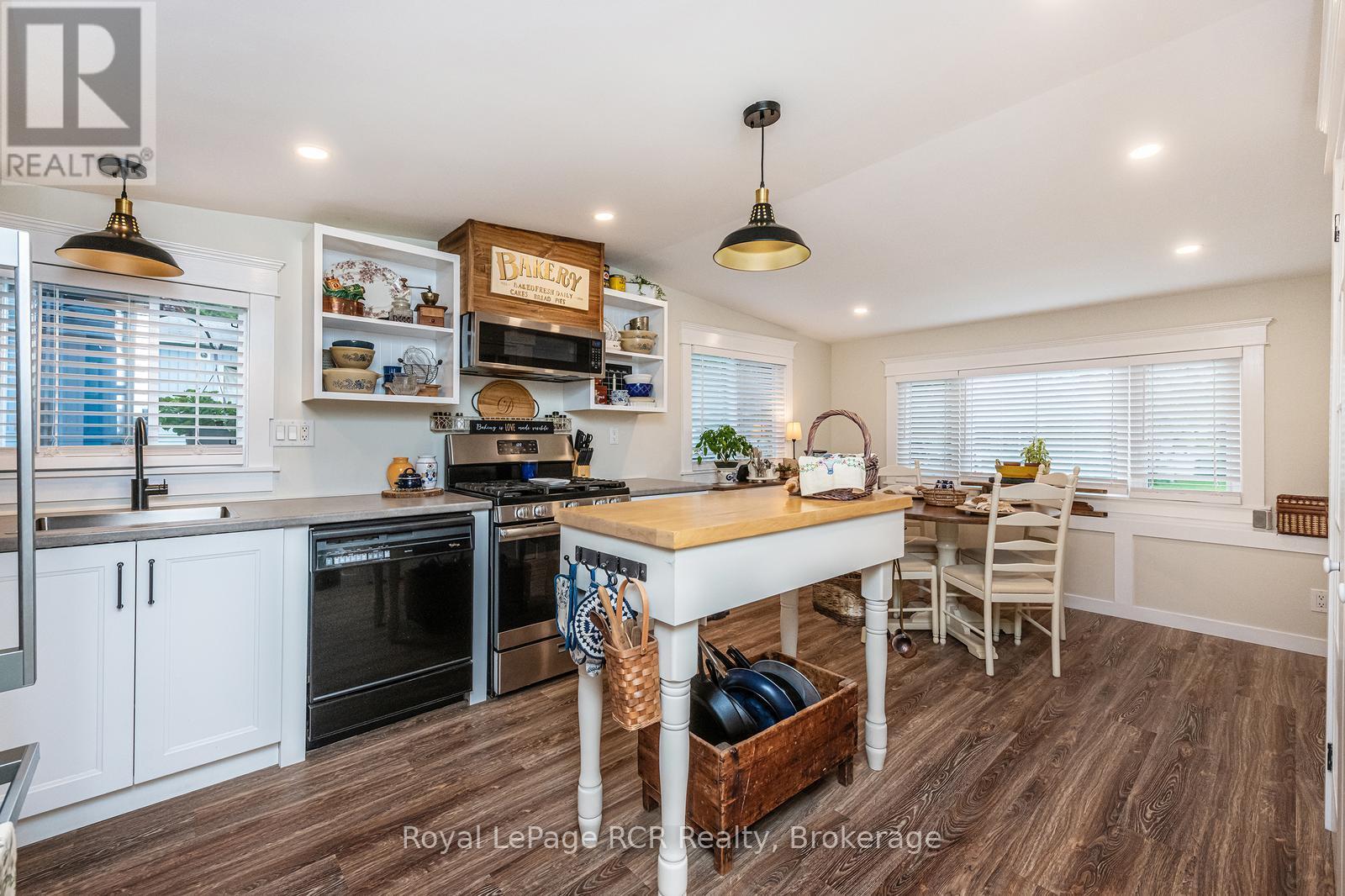 












432 PINE PASS

,
Centre Wellington (Fergus),




Ontario
N1M2W5

