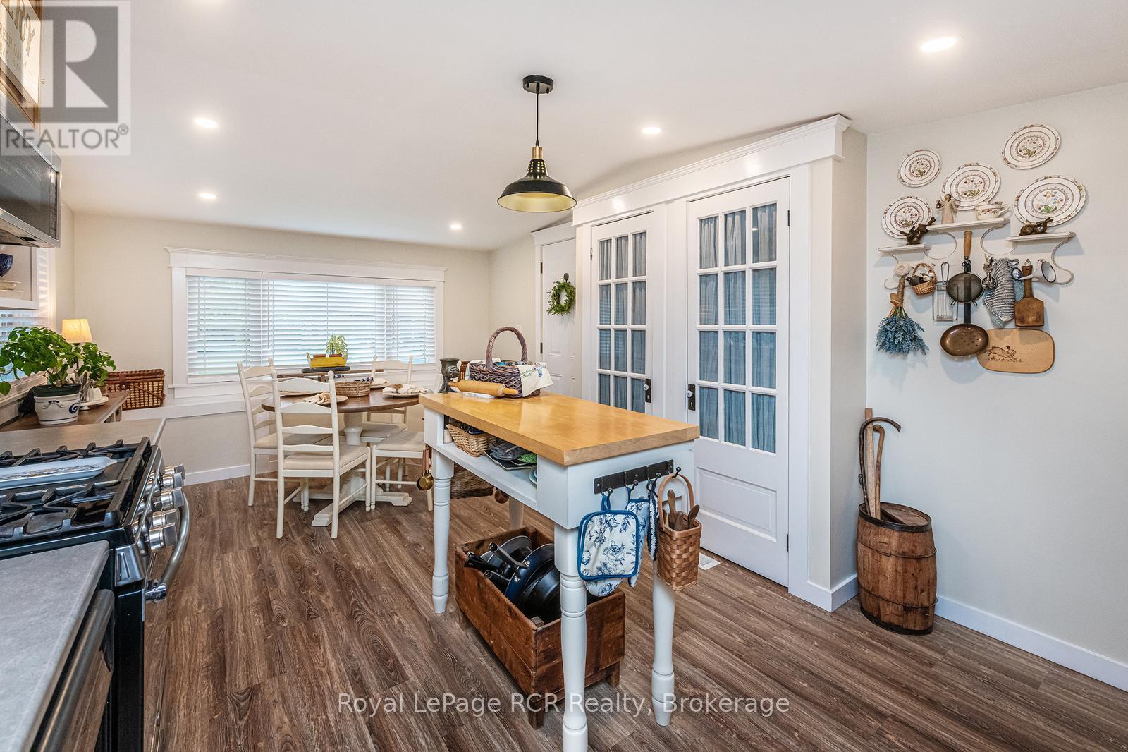 












432 PINE PASS

,
Centre Wellington (Fergus),




Ontario
N1M2W5

