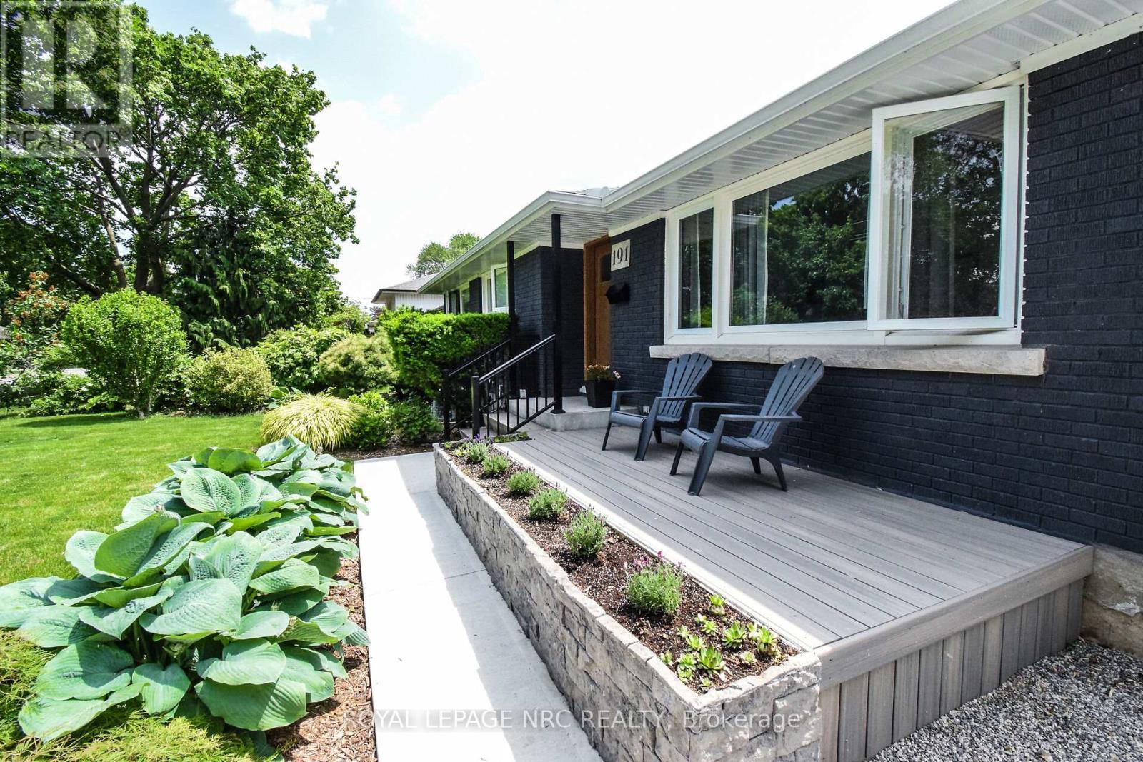 












191 DALHOUSIE AVENUE

,
St. Catharines (Port Dalhousie),




Ontario
L2N4X8

