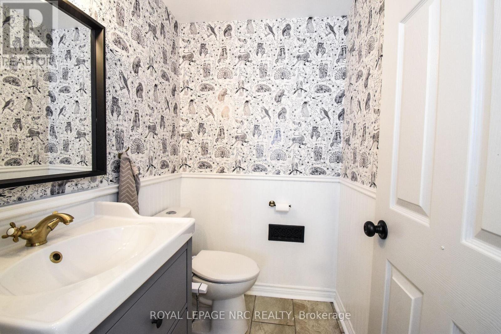 












191 DALHOUSIE AVENUE

,
St. Catharines (Port Dalhousie),




Ontario
L2N4X8

