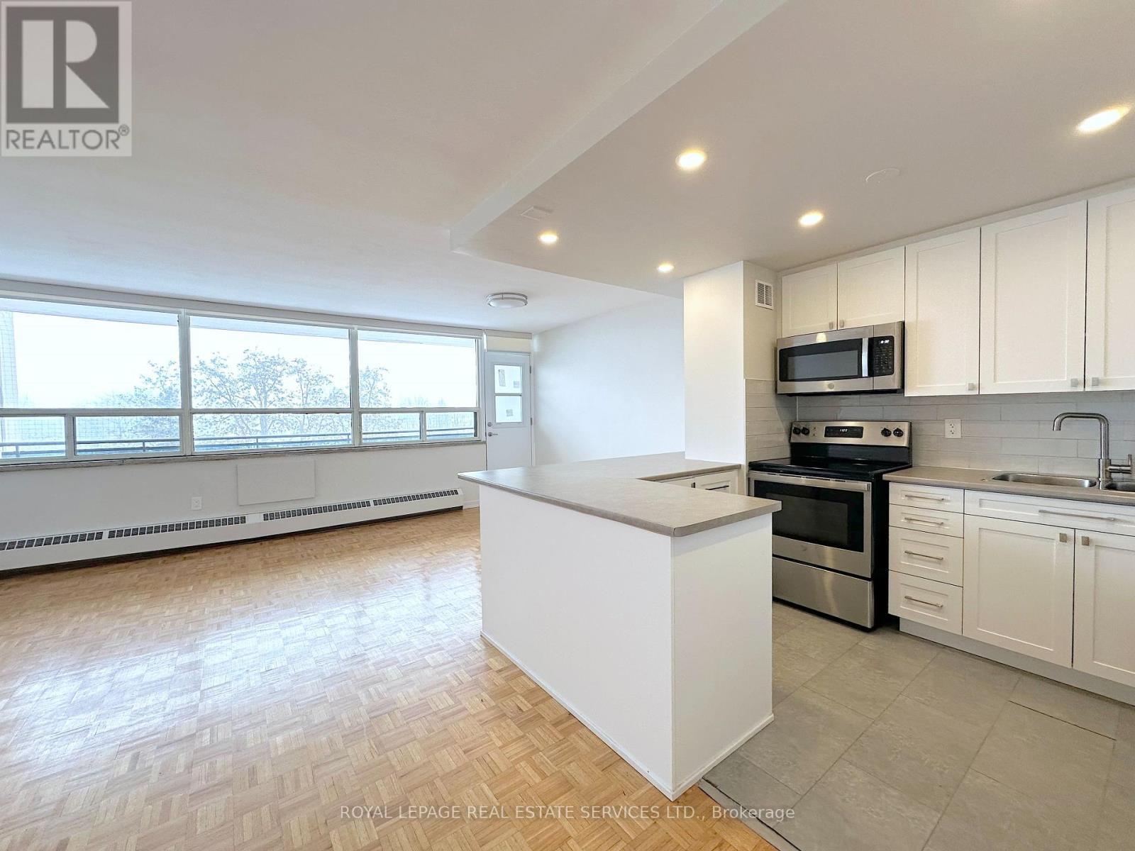 












501 - 12 ROCKFORD ROAD

,
Toronto,




Ontario
M2R3A2

