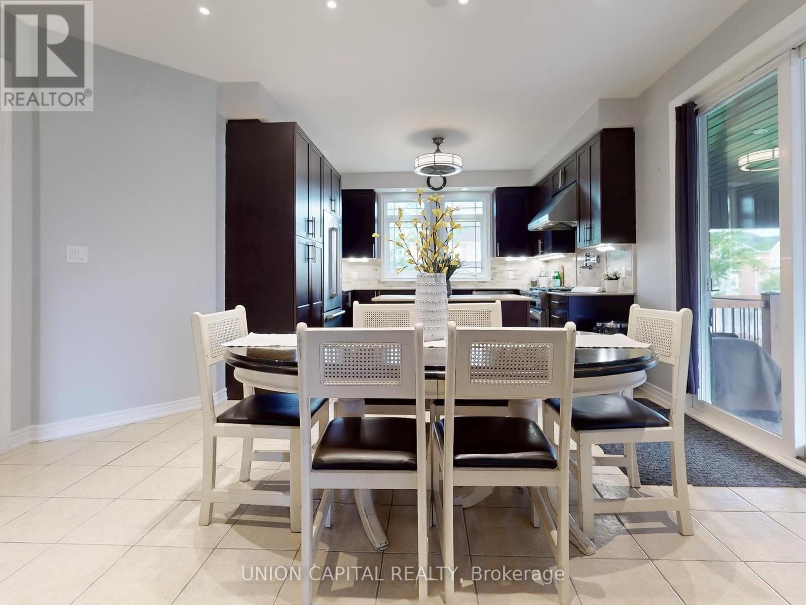 












83 MOONEY STREET

,
Bradford West Gwillimbury,




Ontario
L3Z0K7

