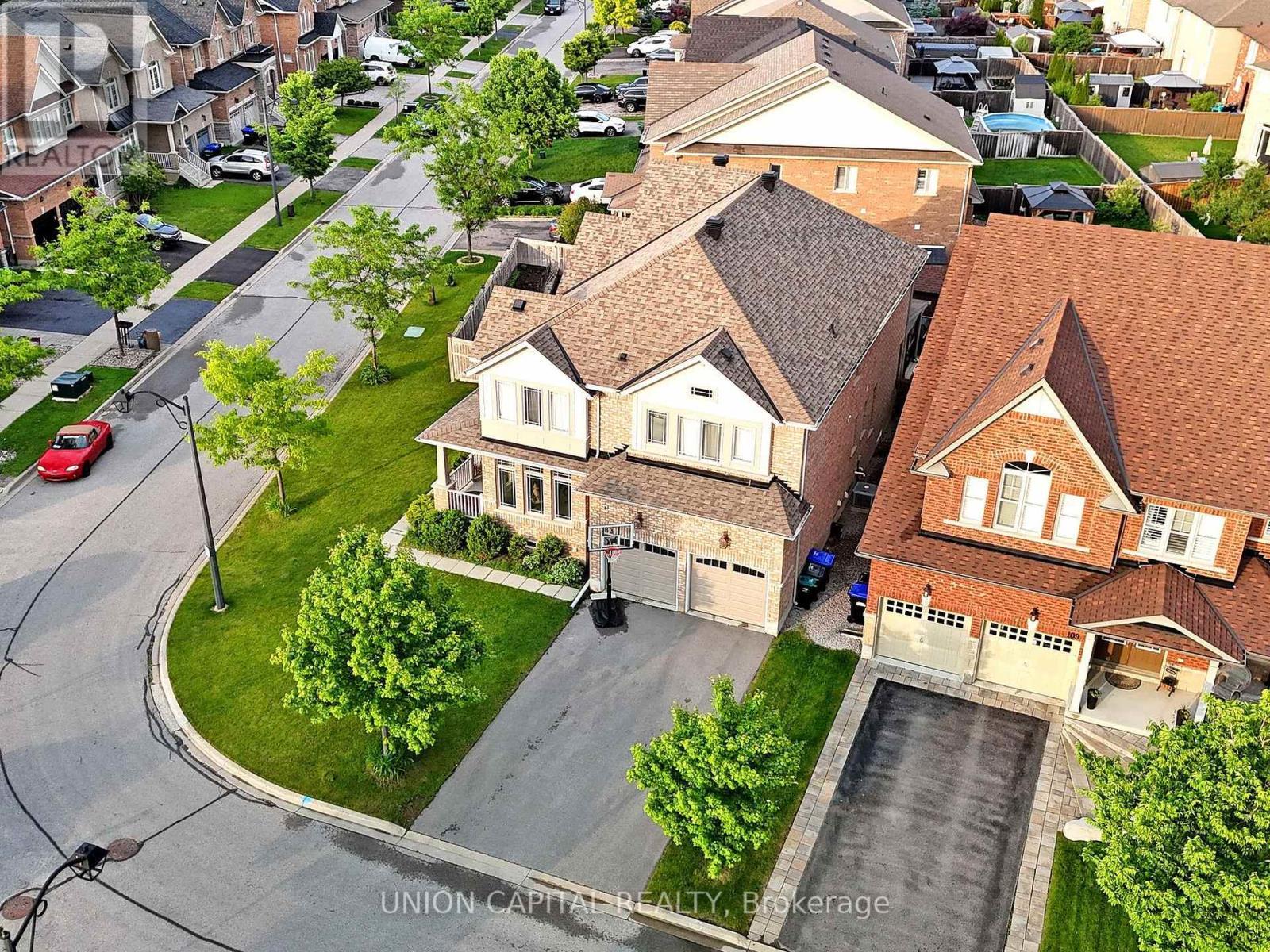 












83 MOONEY STREET

,
Bradford West Gwillimbury,




Ontario
L3Z0K7

