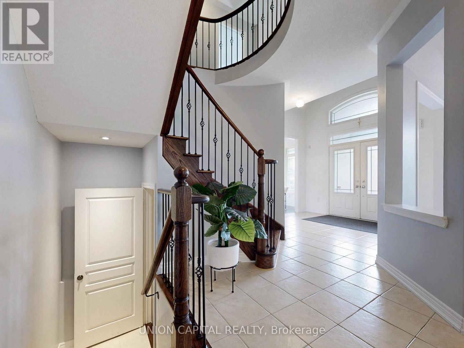 












83 MOONEY STREET

,
Bradford West Gwillimbury,




Ontario
L3Z0K7


