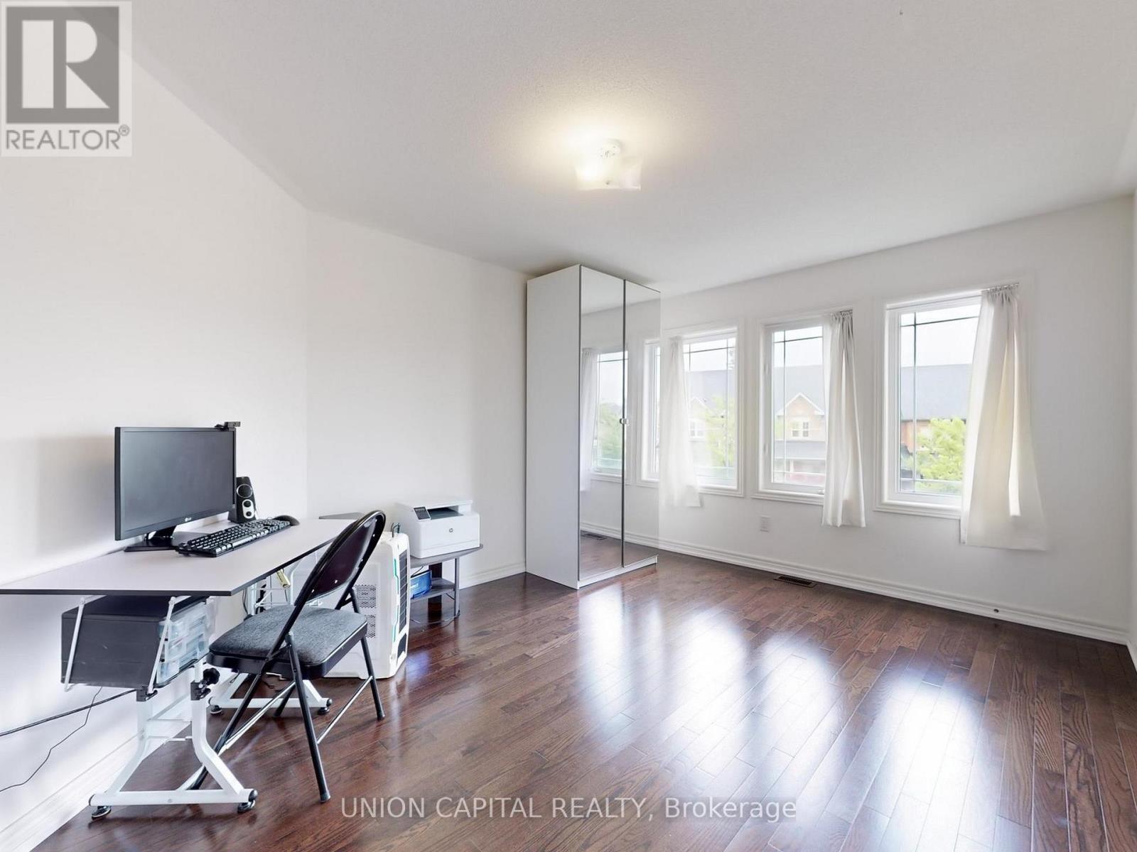 












83 MOONEY STREET

,
Bradford West Gwillimbury,




Ontario
L3Z0K7

