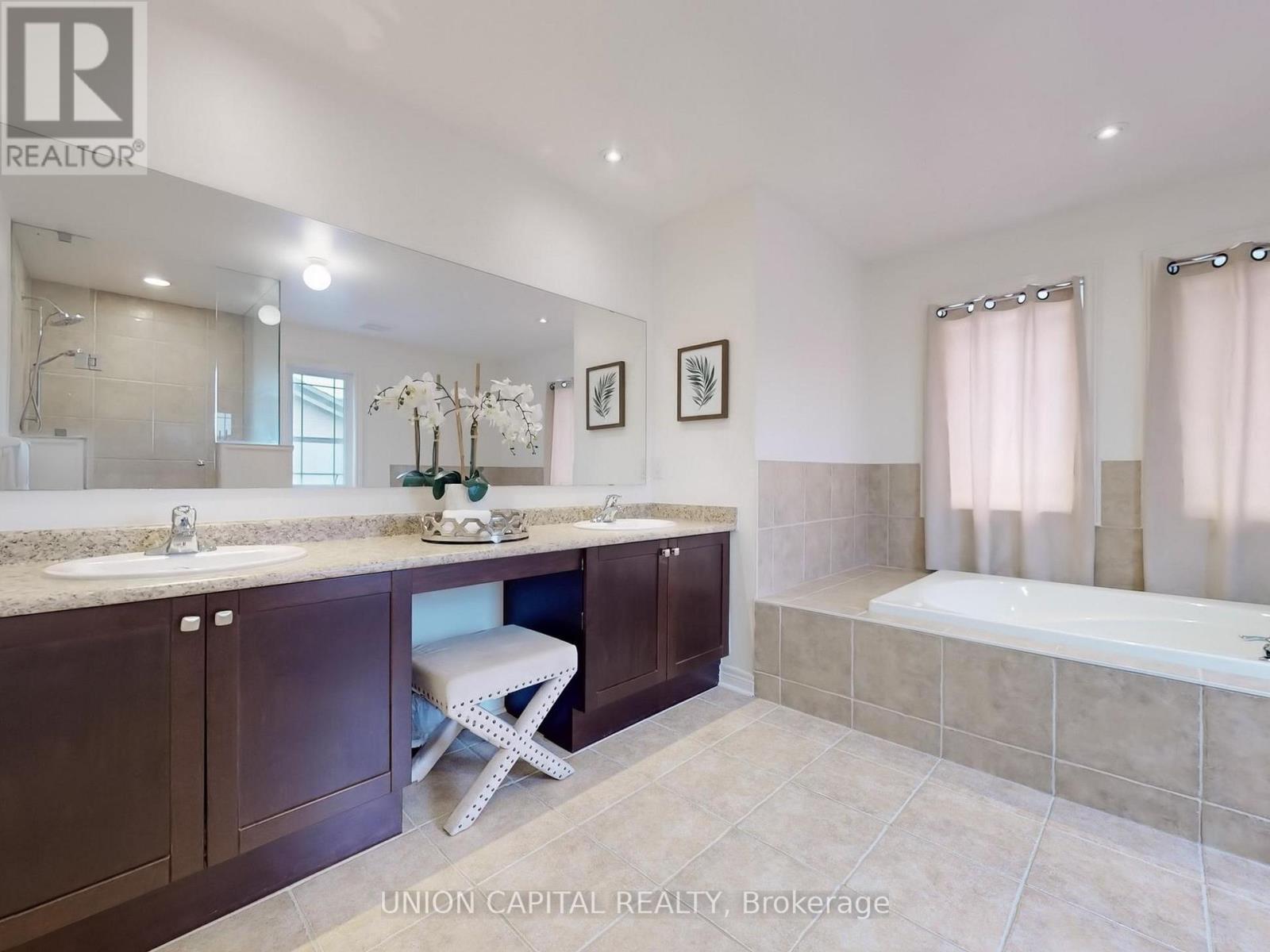 












83 MOONEY STREET

,
Bradford West Gwillimbury,




Ontario
L3Z0K7


