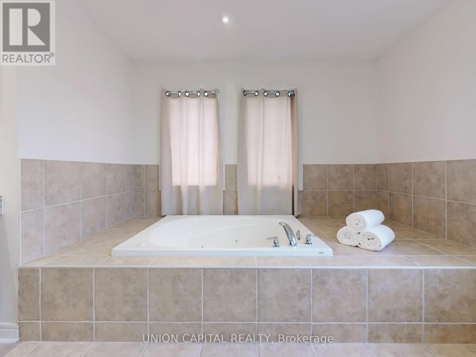 












83 MOONEY STREET

,
Bradford West Gwillimbury,




Ontario
L3Z0K7

