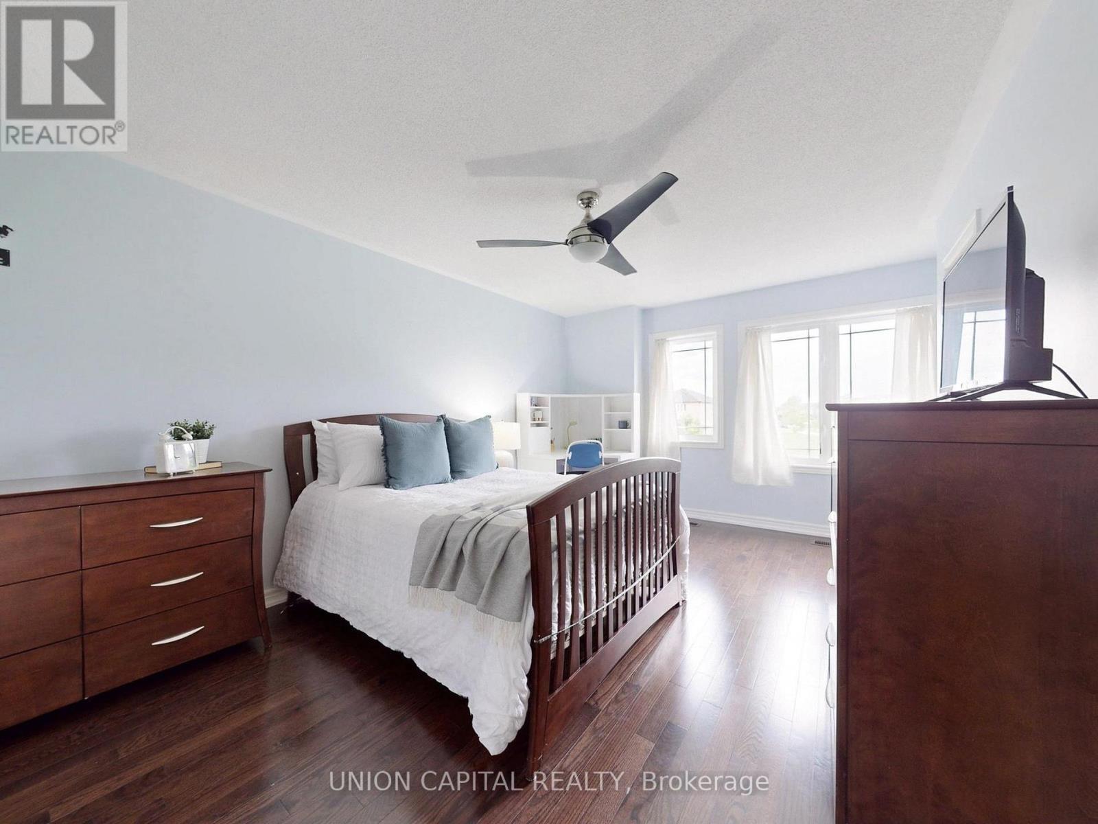 












83 MOONEY STREET

,
Bradford West Gwillimbury,




Ontario
L3Z0K7

