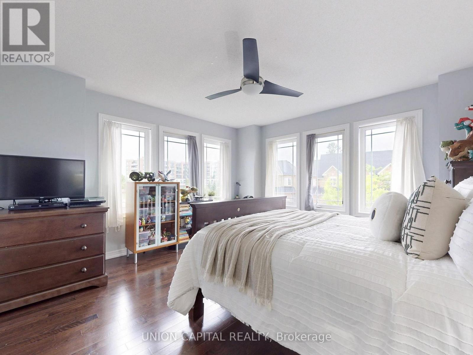 












83 MOONEY STREET

,
Bradford West Gwillimbury,




Ontario
L3Z0K7

