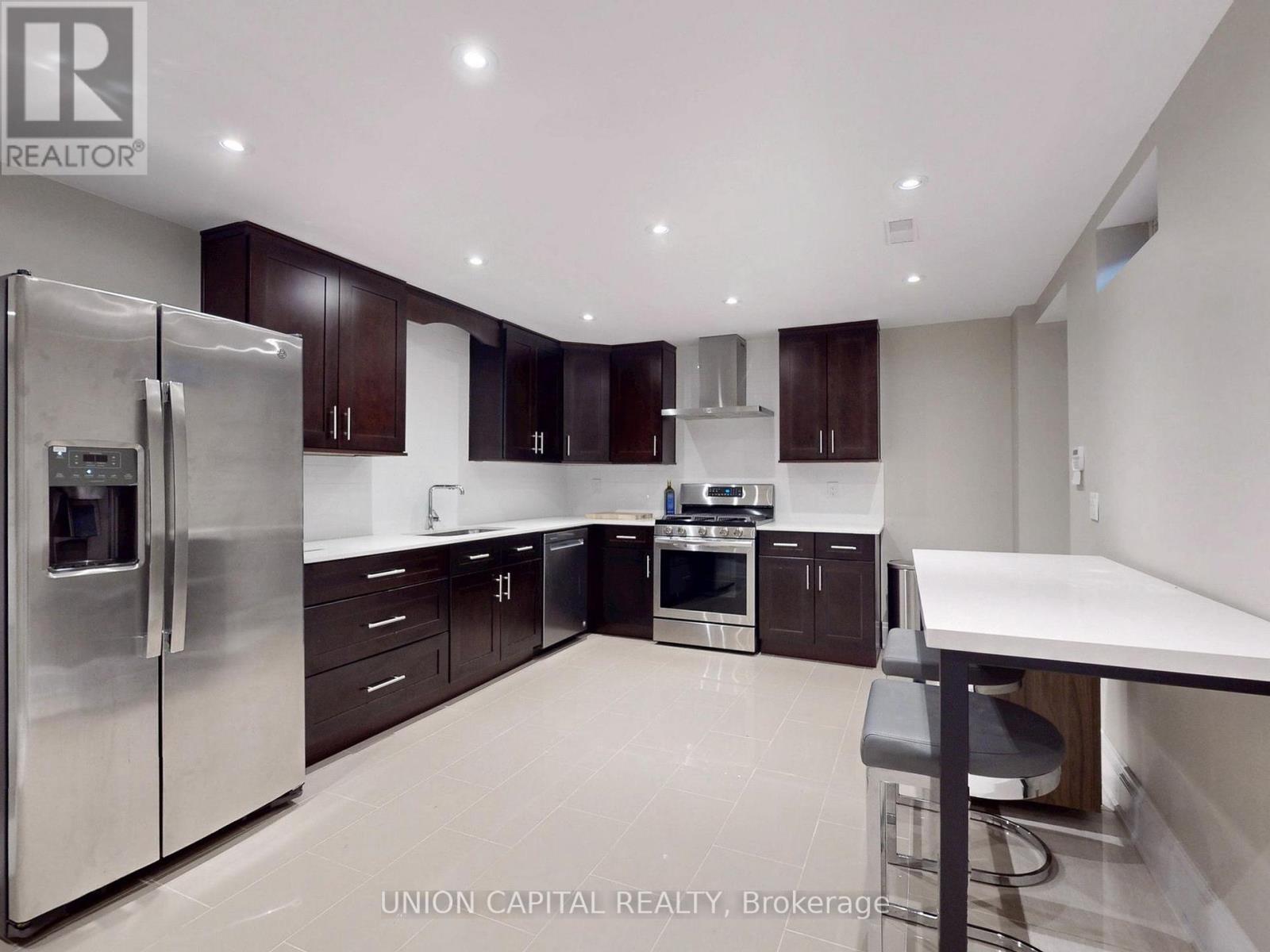 












83 MOONEY STREET

,
Bradford West Gwillimbury,




Ontario
L3Z0K7

