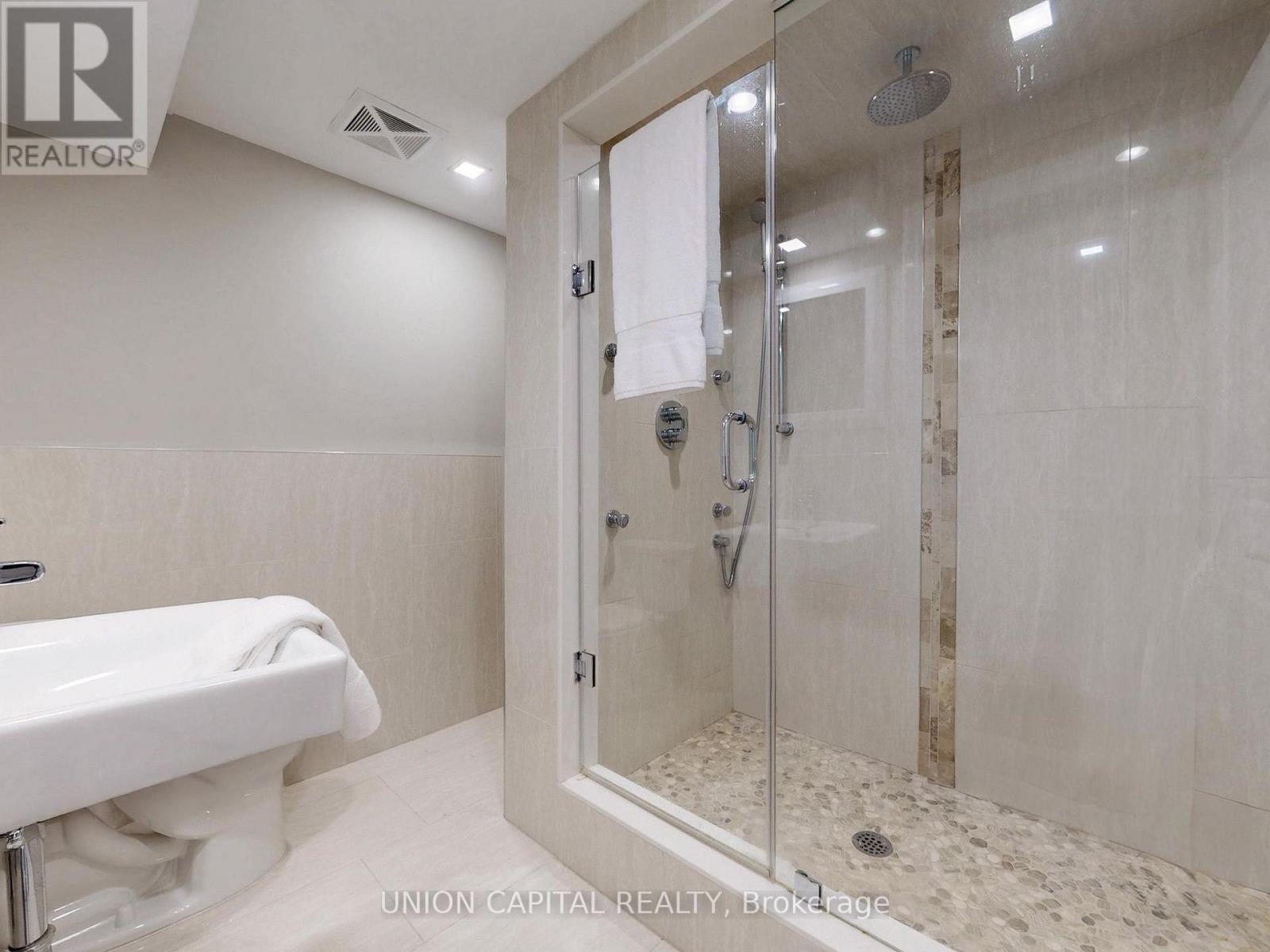 












83 MOONEY STREET

,
Bradford West Gwillimbury,




Ontario
L3Z0K7

