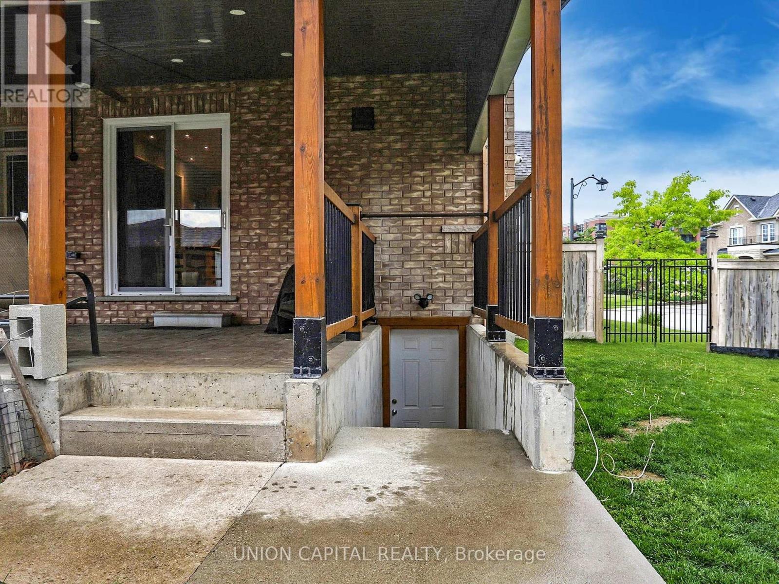 












83 MOONEY STREET

,
Bradford West Gwillimbury,




Ontario
L3Z0K7

