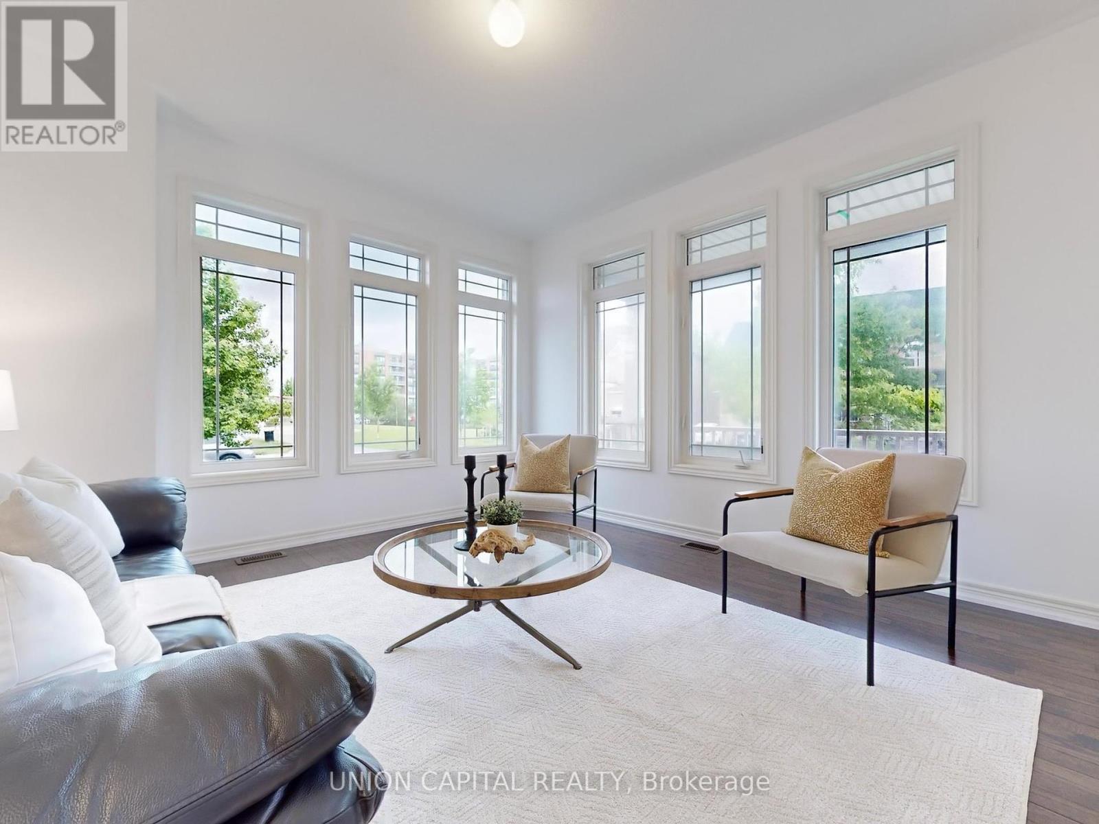 












83 MOONEY STREET

,
Bradford West Gwillimbury,




Ontario
L3Z0K7

