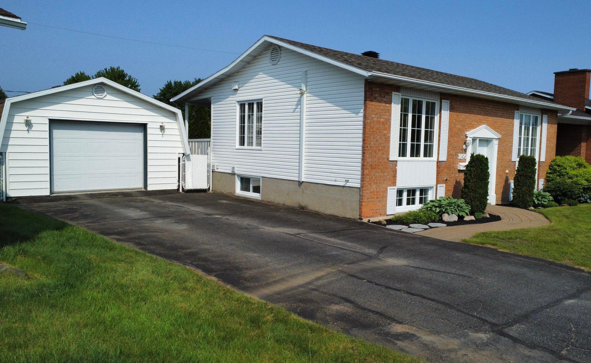 









3895


Rue Savard

,
Trois-Rivières,




QC
G8Y4B9

