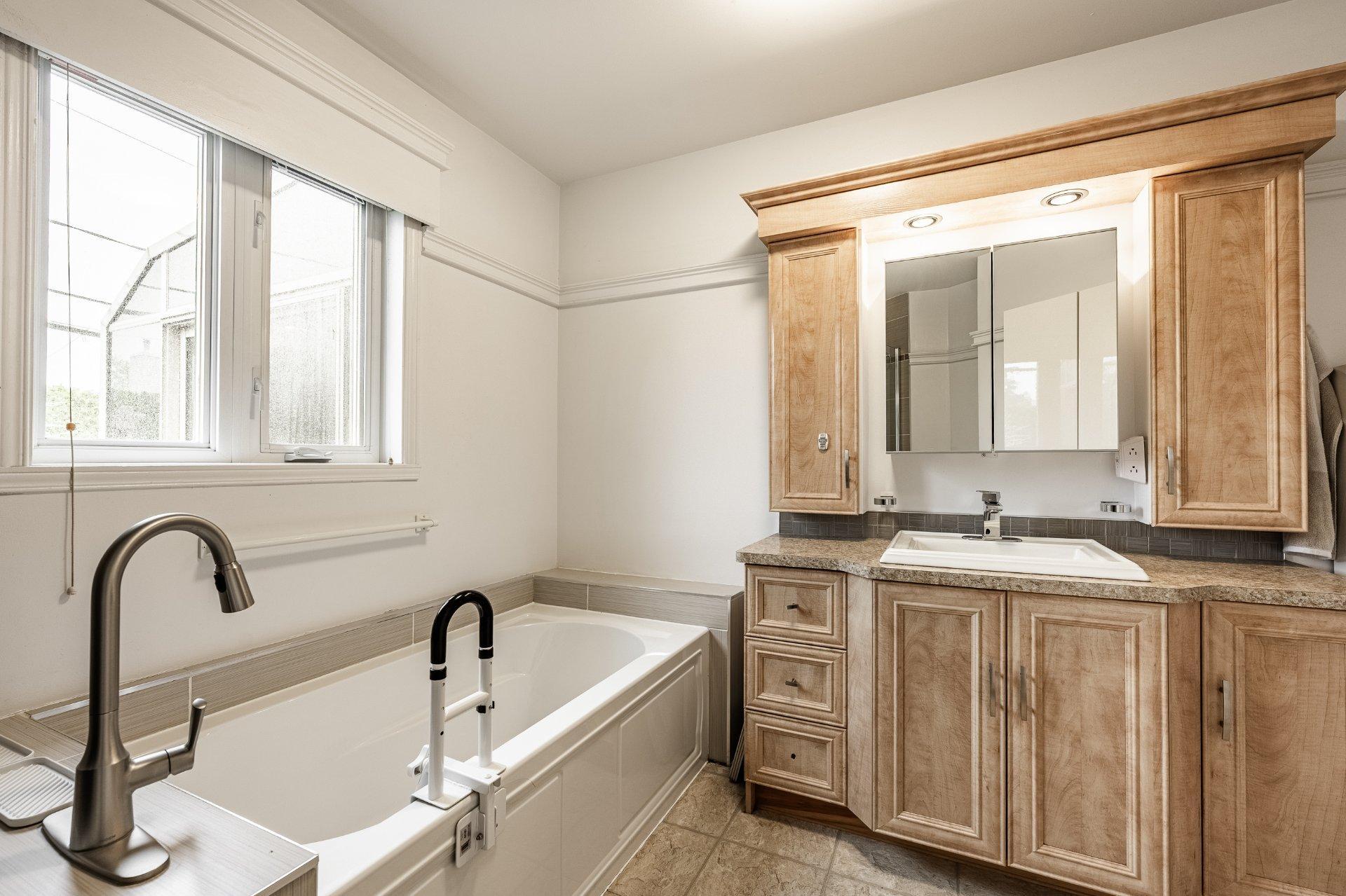 









409


Rue de Vendée

,
Boucherville,




QC
J4B8H4

