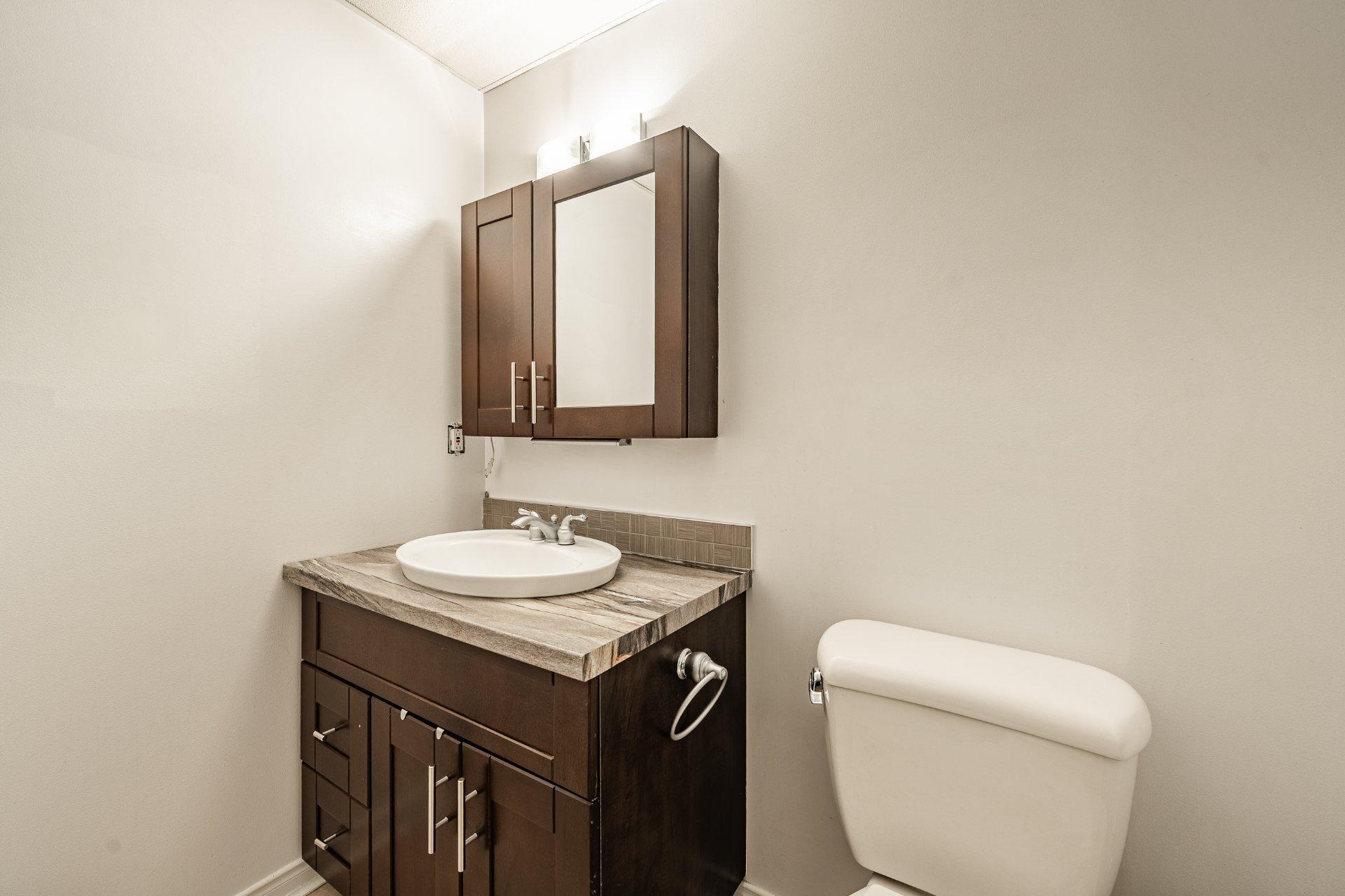 









409


Rue de Vendée

,
Boucherville,




QC
J4B8H4

