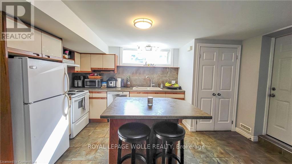 












B - 326 VICTORIA STREET S

,
Kitchener,




Ontario
N2M3A3

