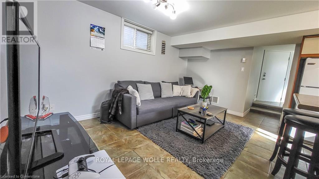 












B - 326 VICTORIA STREET S

,
Kitchener,




Ontario
N2M3A3

