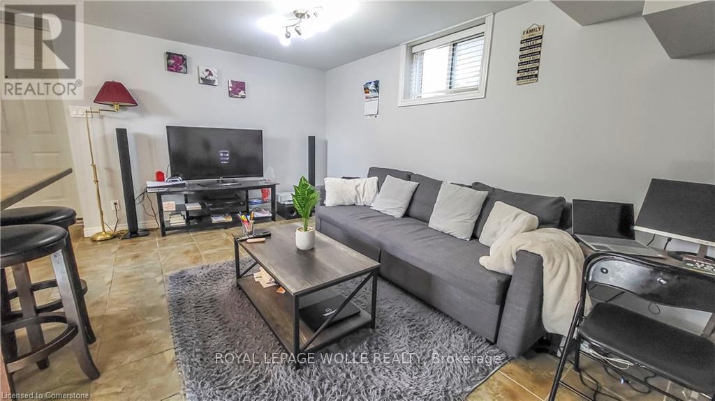 












B - 326 VICTORIA STREET S

,
Kitchener,




Ontario
N2M3A3

