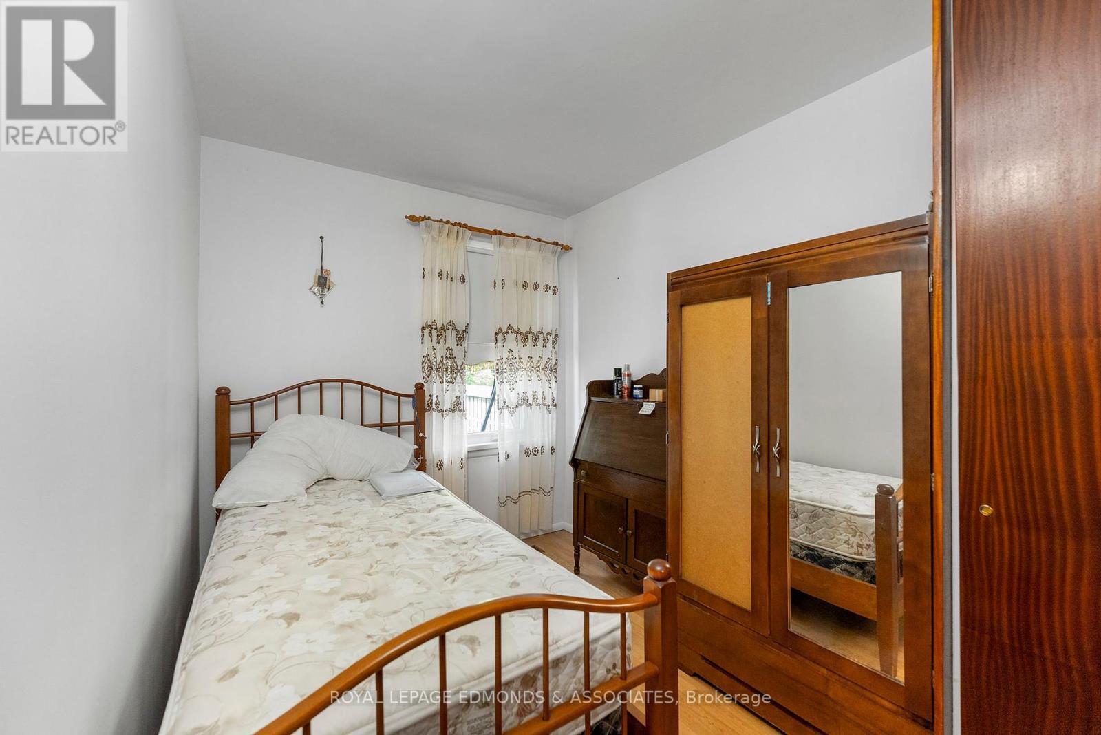 












664 THIRD AVENUE

,
Laurentian Valley,




Ontario
K8A5H3

