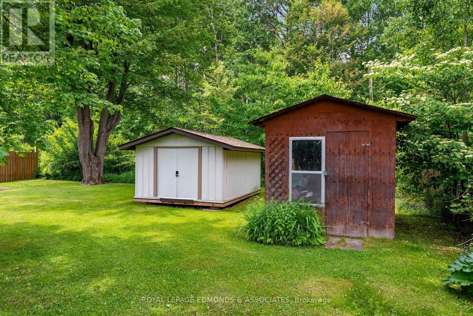 












664 THIRD AVENUE

,
Laurentian Valley,




Ontario
K8A5H3

