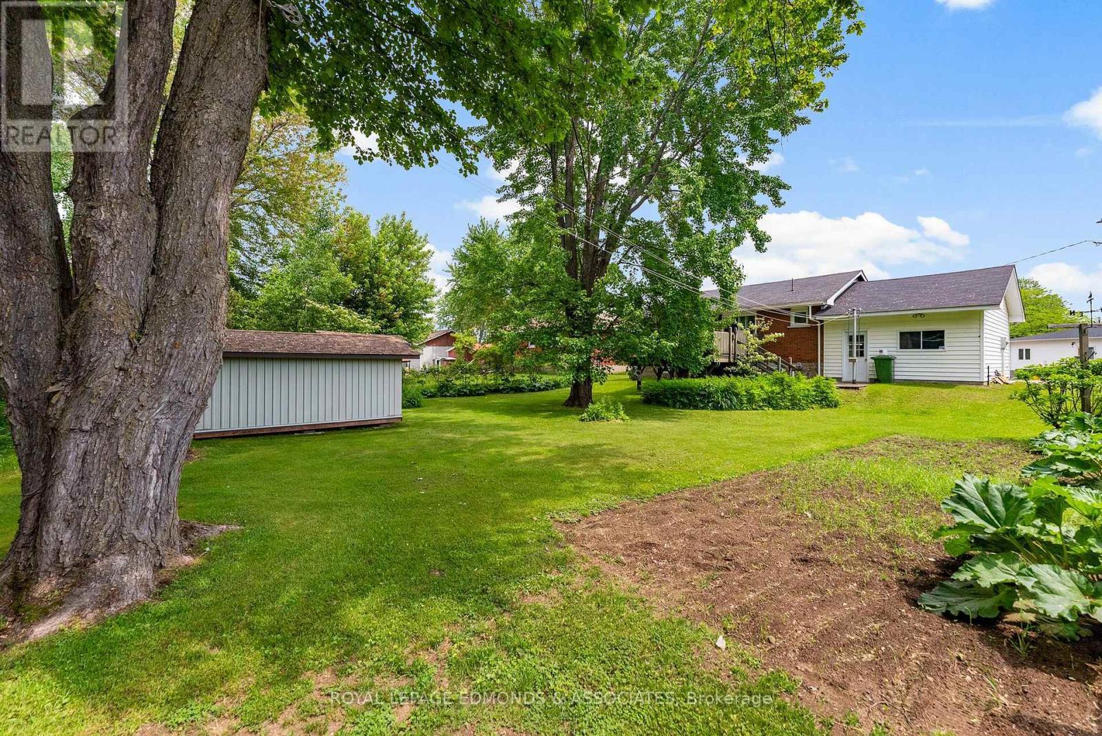 












664 THIRD AVENUE

,
Laurentian Valley,




Ontario
K8A5H3

