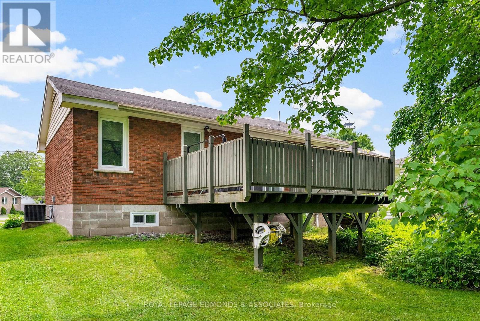 












664 THIRD AVENUE

,
Laurentian Valley,




Ontario
K8A5H3

