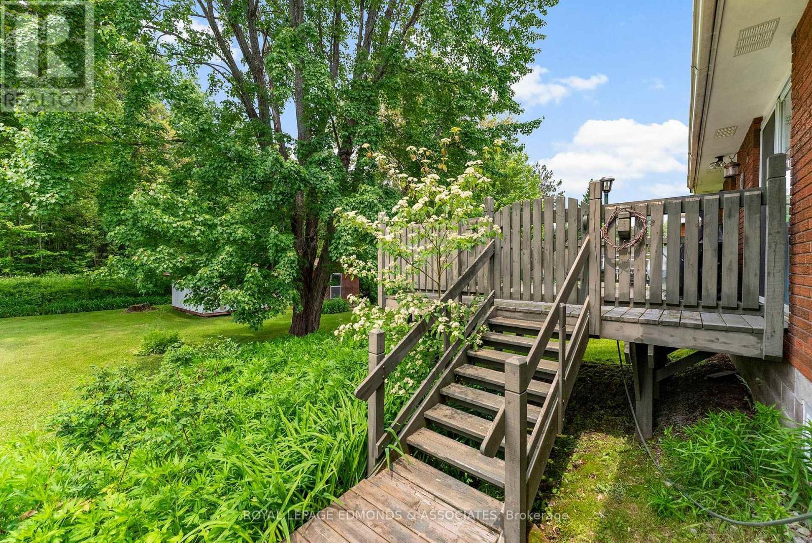 












664 THIRD AVENUE

,
Laurentian Valley,




Ontario
K8A5H3

