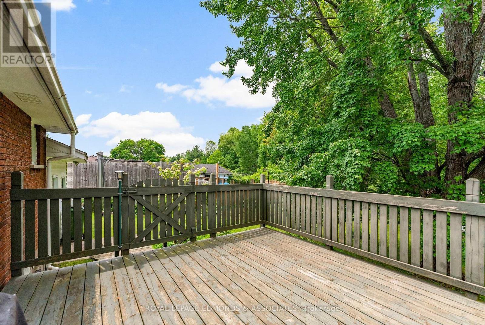 












664 THIRD AVENUE

,
Laurentian Valley,




Ontario
K8A5H3

