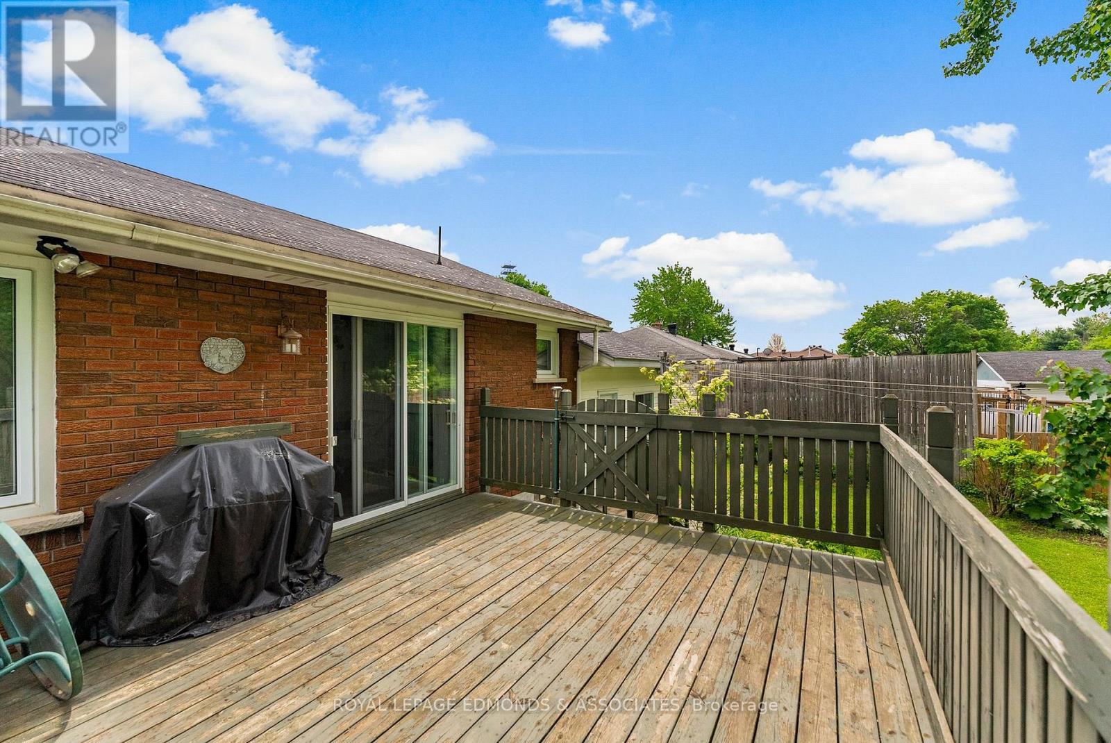












664 THIRD AVENUE

,
Laurentian Valley,




Ontario
K8A5H3

