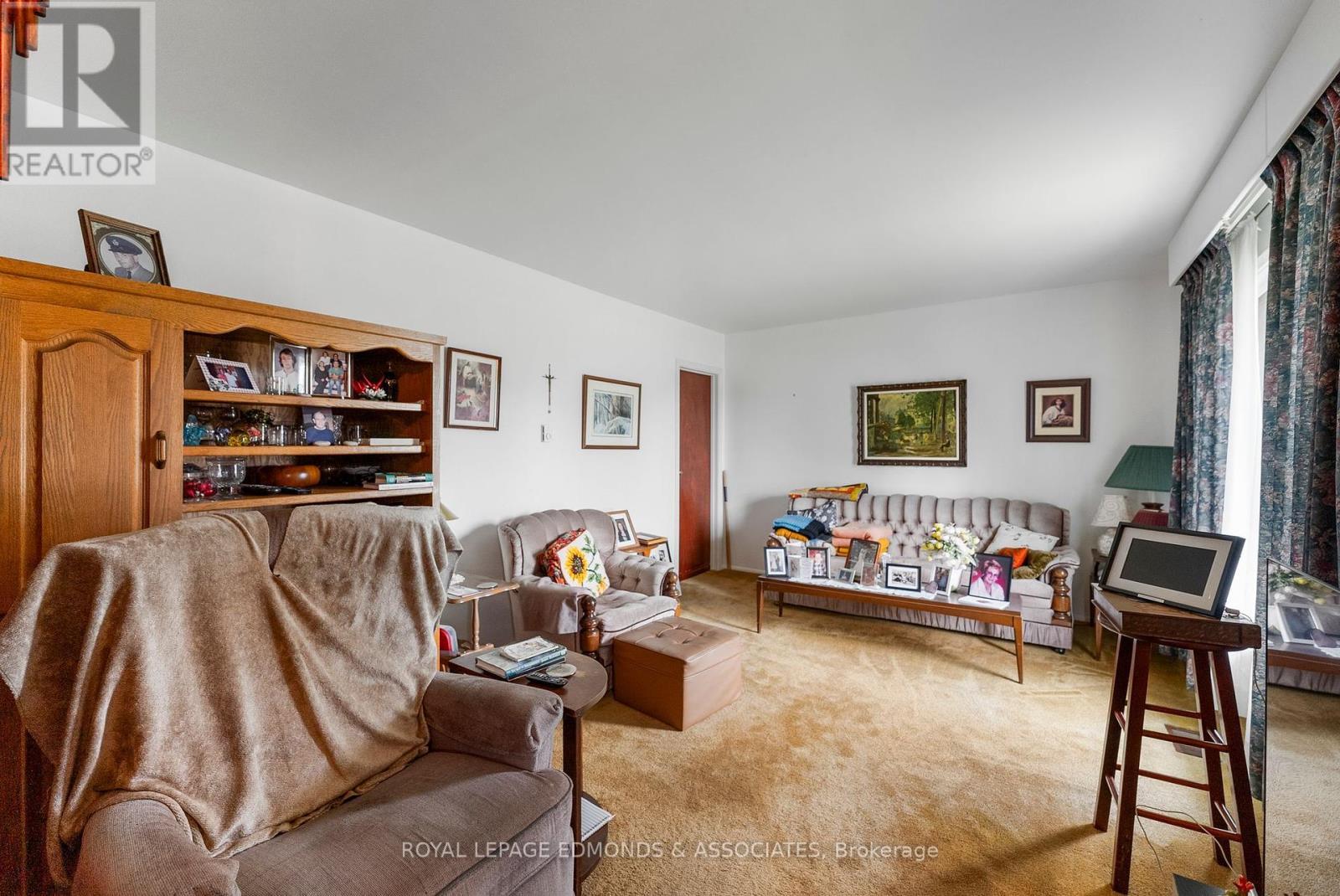 












664 THIRD AVENUE

,
Laurentian Valley,




Ontario
K8A5H3

