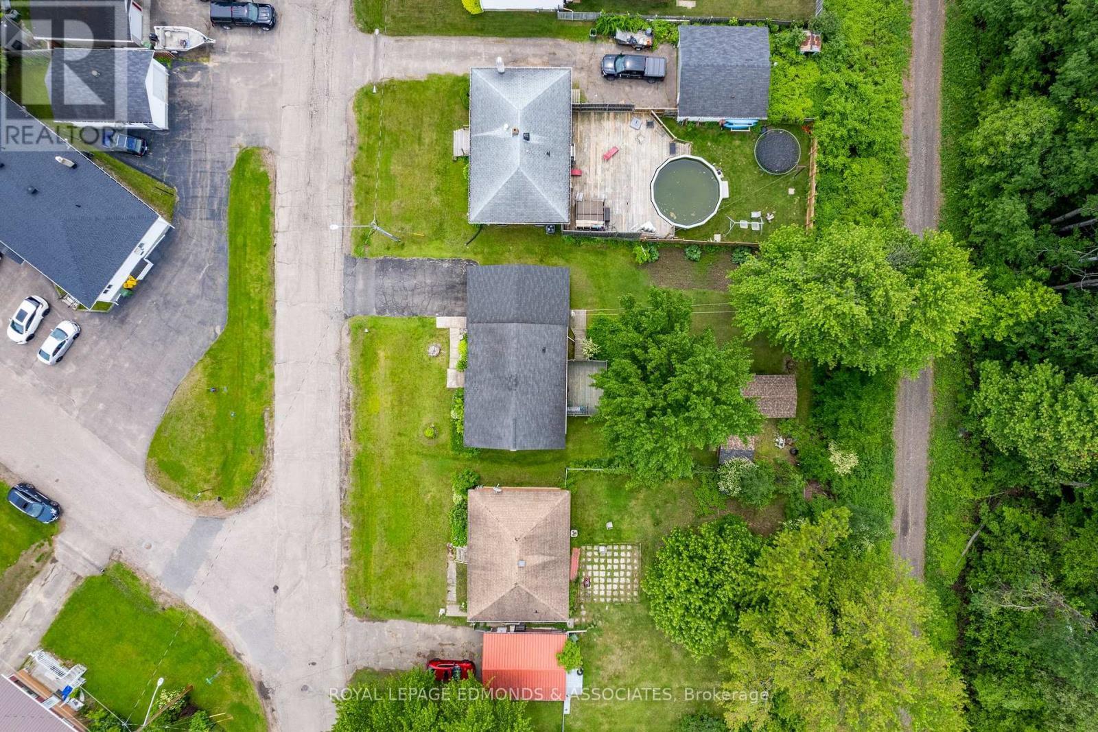 












664 THIRD AVENUE

,
Laurentian Valley,




Ontario
K8A5H3

