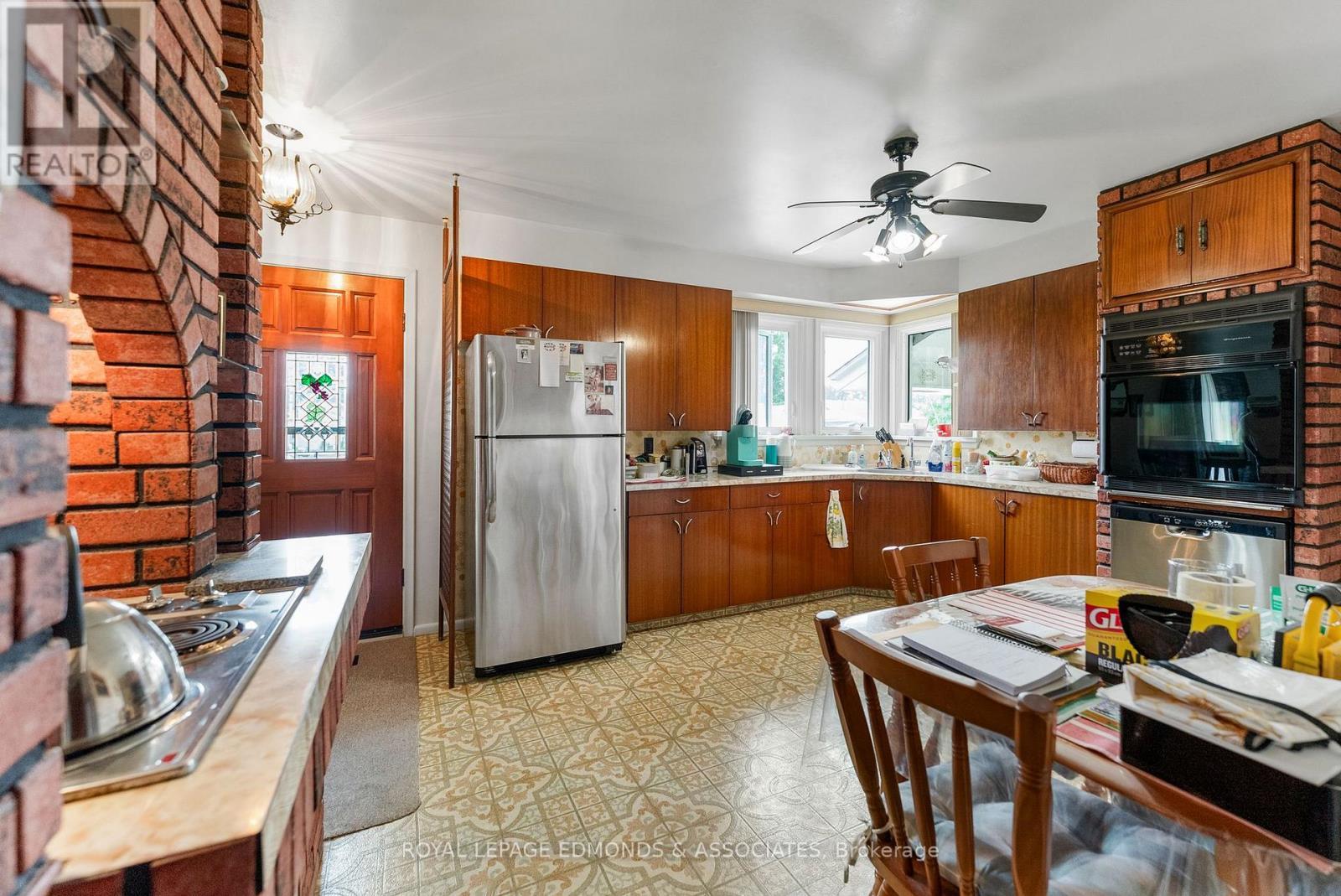 












664 THIRD AVENUE

,
Laurentian Valley,




Ontario
K8A5H3

