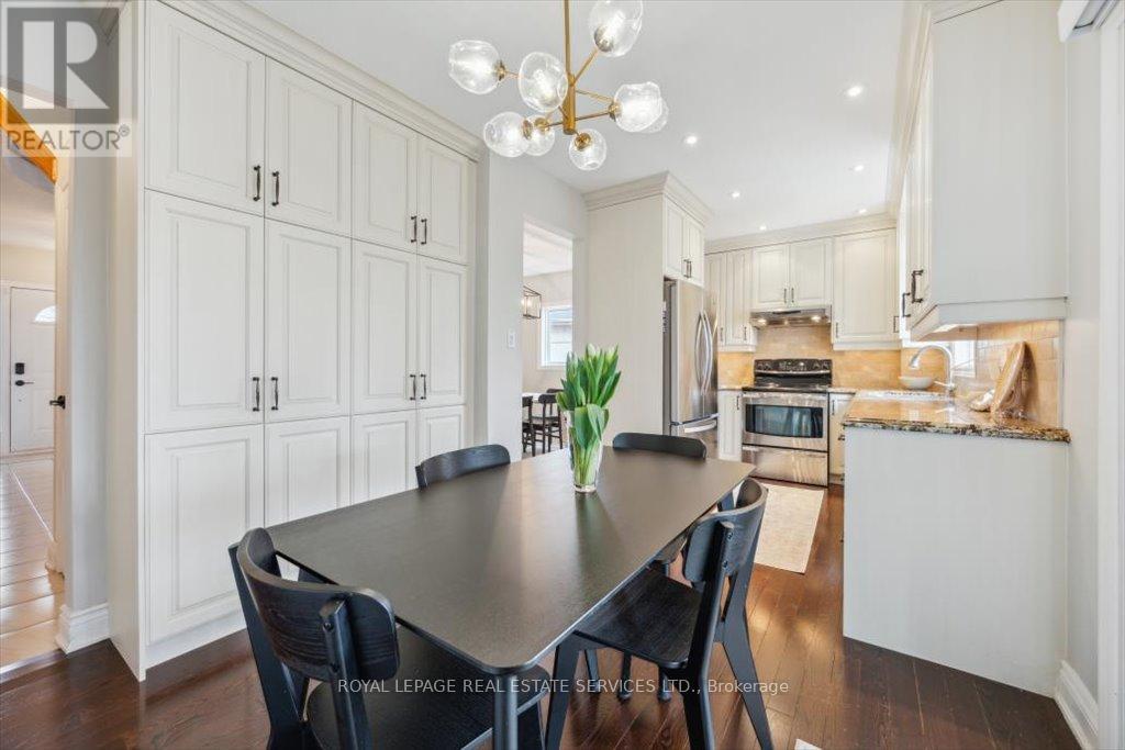 












455 PARKLANE ROAD

,
Oakville,




Ontario
L6H4J9

