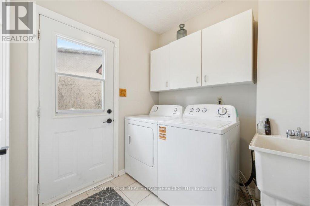 












455 PARKLANE ROAD

,
Oakville,




Ontario
L6H4J9

