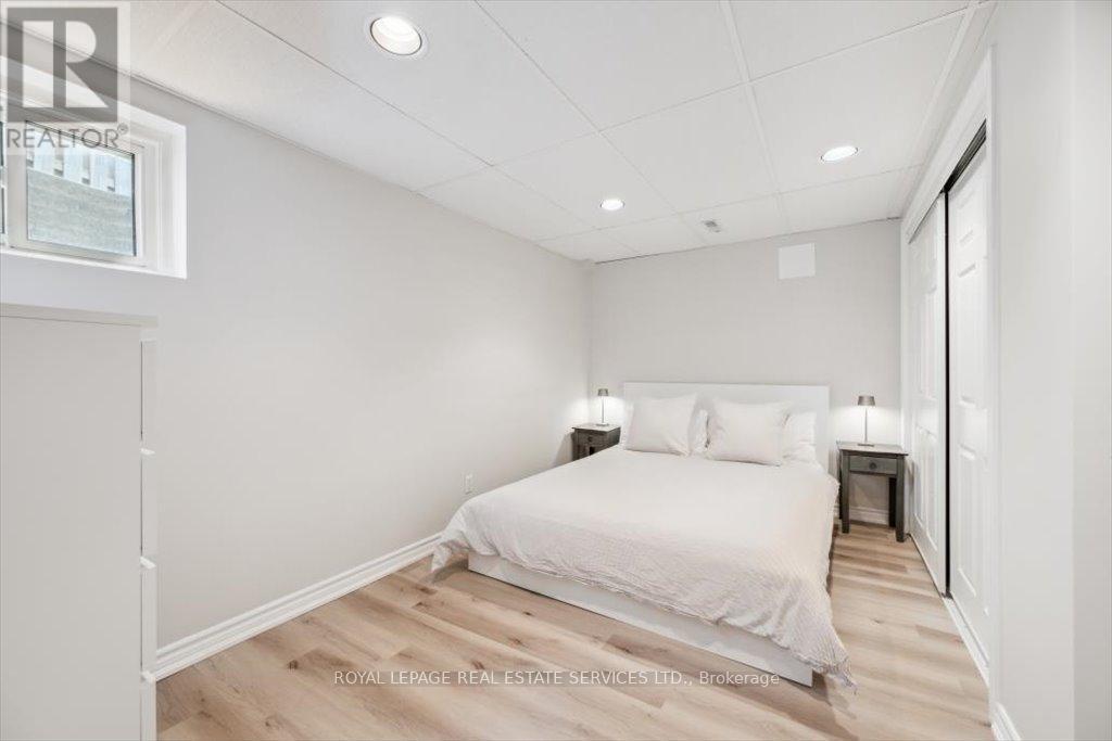 












455 PARKLANE ROAD

,
Oakville,




Ontario
L6H4J9

